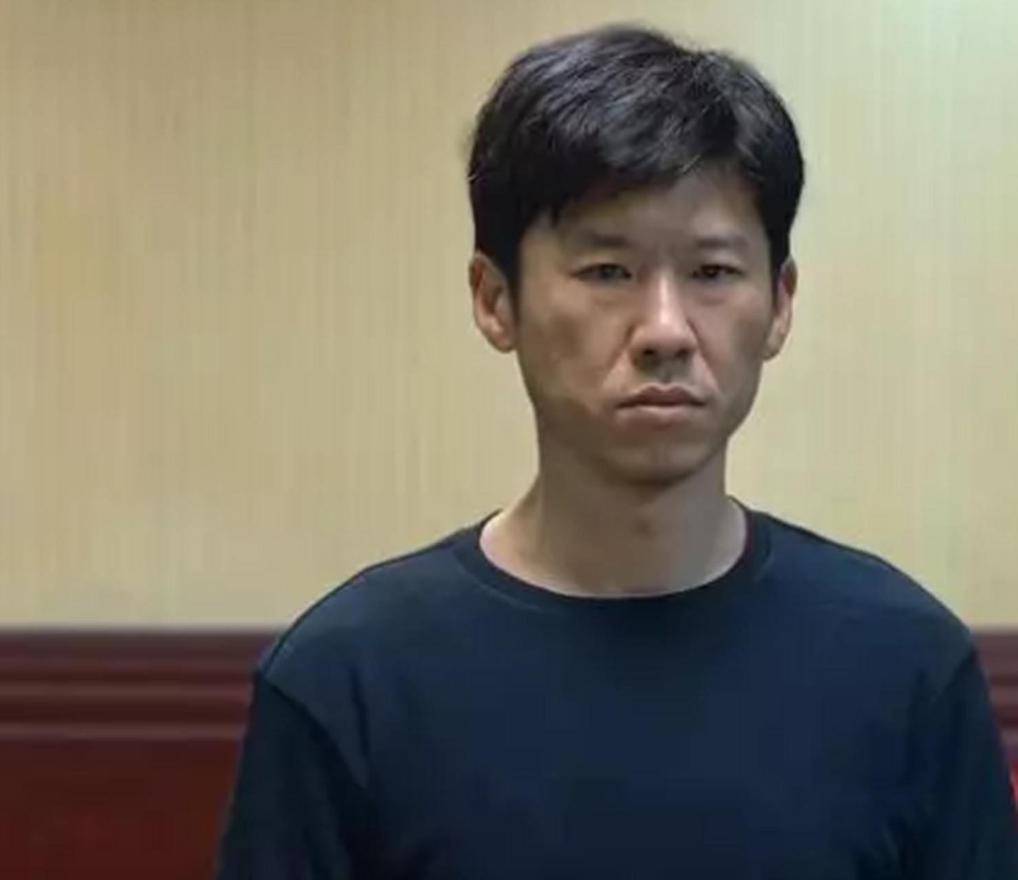 《狂飙》杨健出狱后有多爽?只是被罚两百万,其他的财产都没动