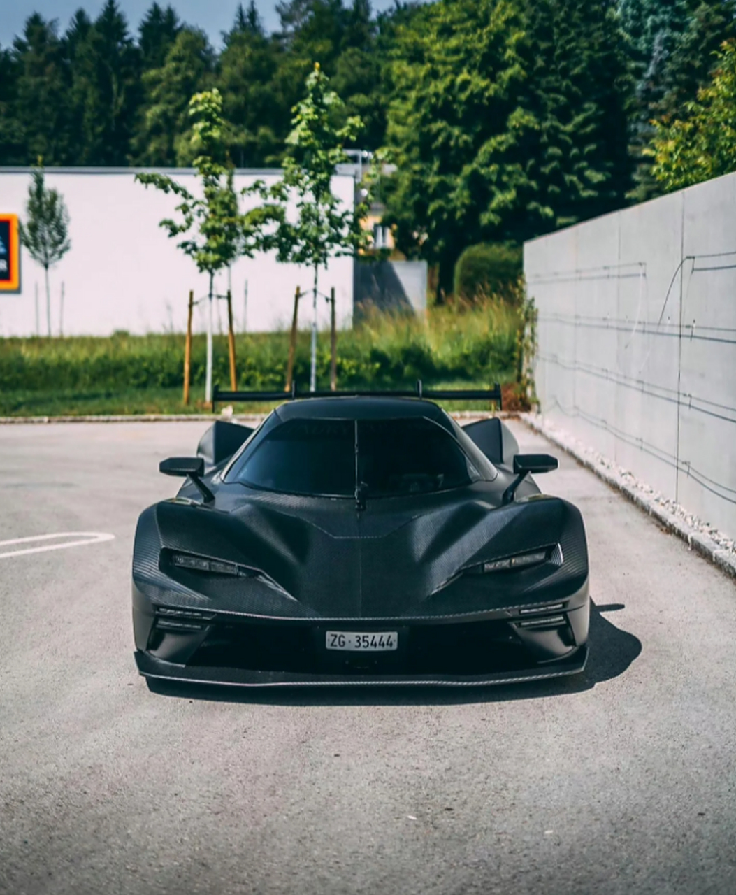 那天,穿着我最帅的驾驶服,站在ktm xbow gtxr这辆黑武士面前,心中燃起