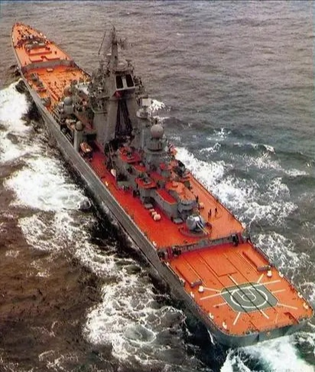 史前时代的霸王龙,"彼得大帝"号,是"基洛夫"级核动力导弹巡洋舰的四号