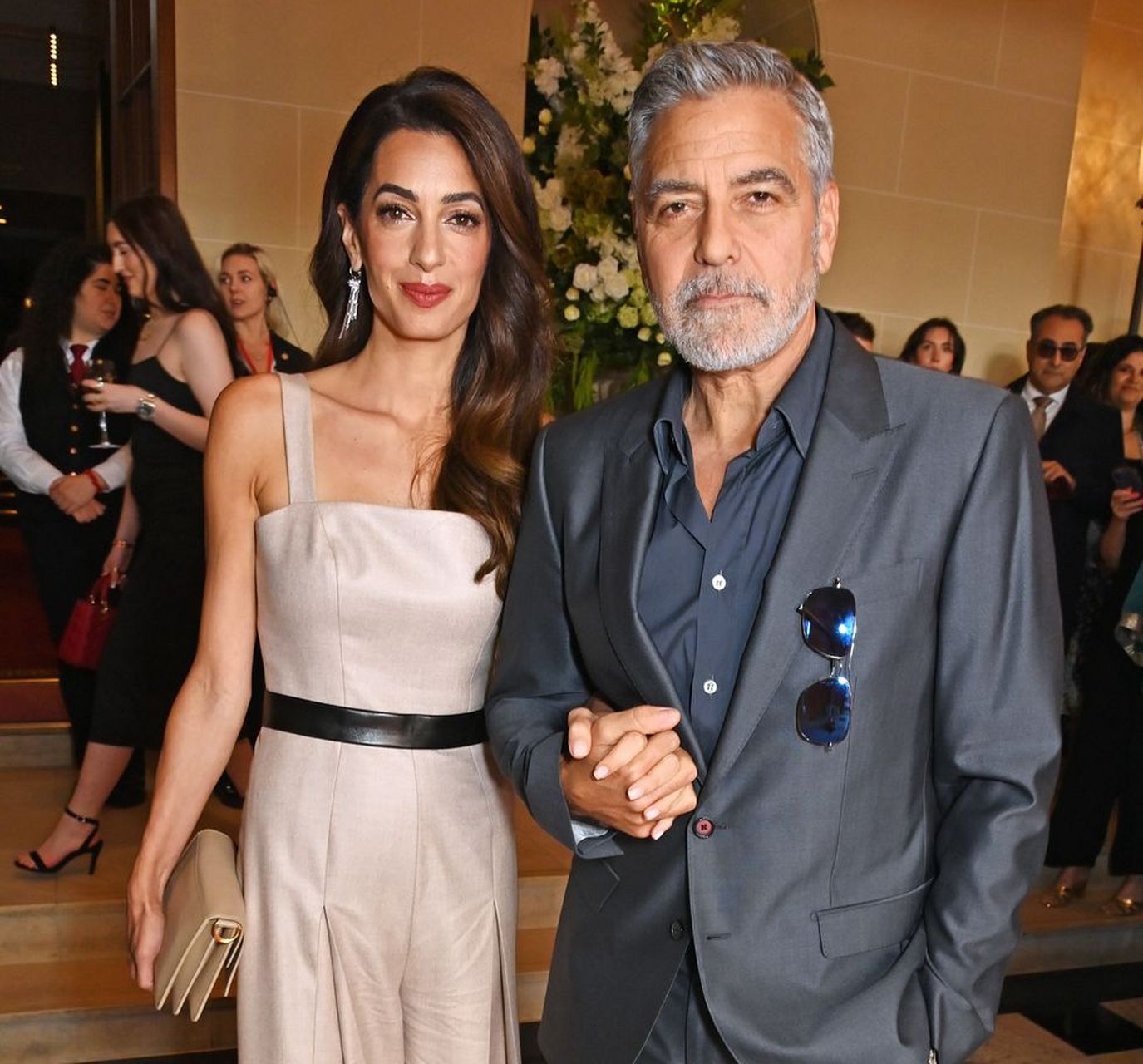 乔治和阿玛尔克鲁尼于 2023 年 5 月 16 日在伦敦,出席王子信托基金和