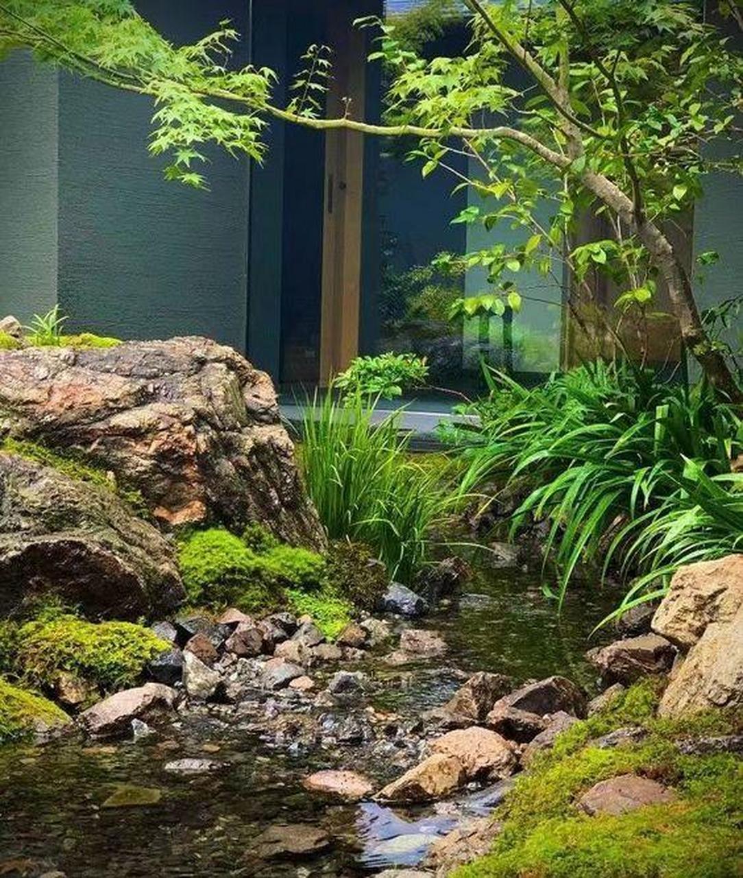 喜欢自然水景的朋友,我建议大家兴建跌水小溪流庭院. 2.