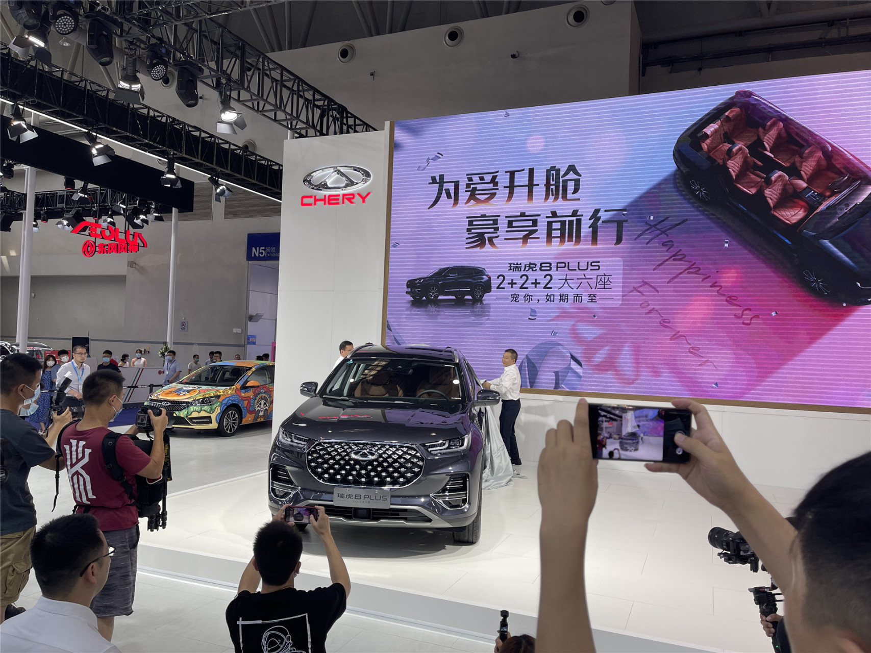 重庆车展# 2 2 2家用座驾,奇瑞瑞虎8 plus来了,这台车最大的优势沉怂