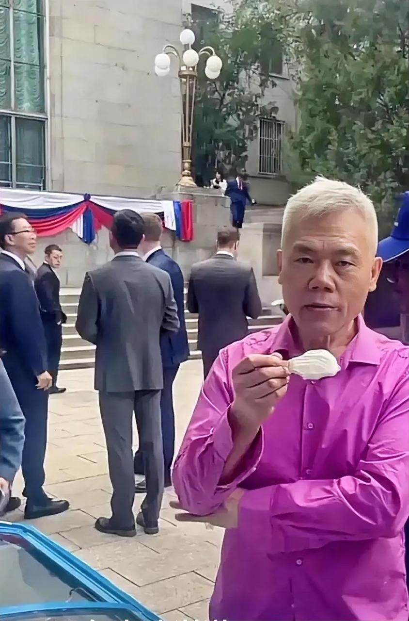 司马南先生在三个鸡蛋上跳舞,游刃有余,无人能及. 就是一个字:绝!