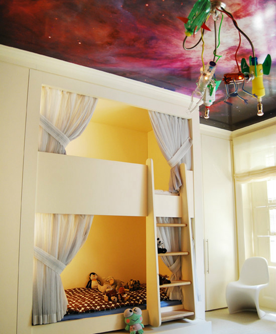 一切的美德都包含在自我信赖里.——爱默森