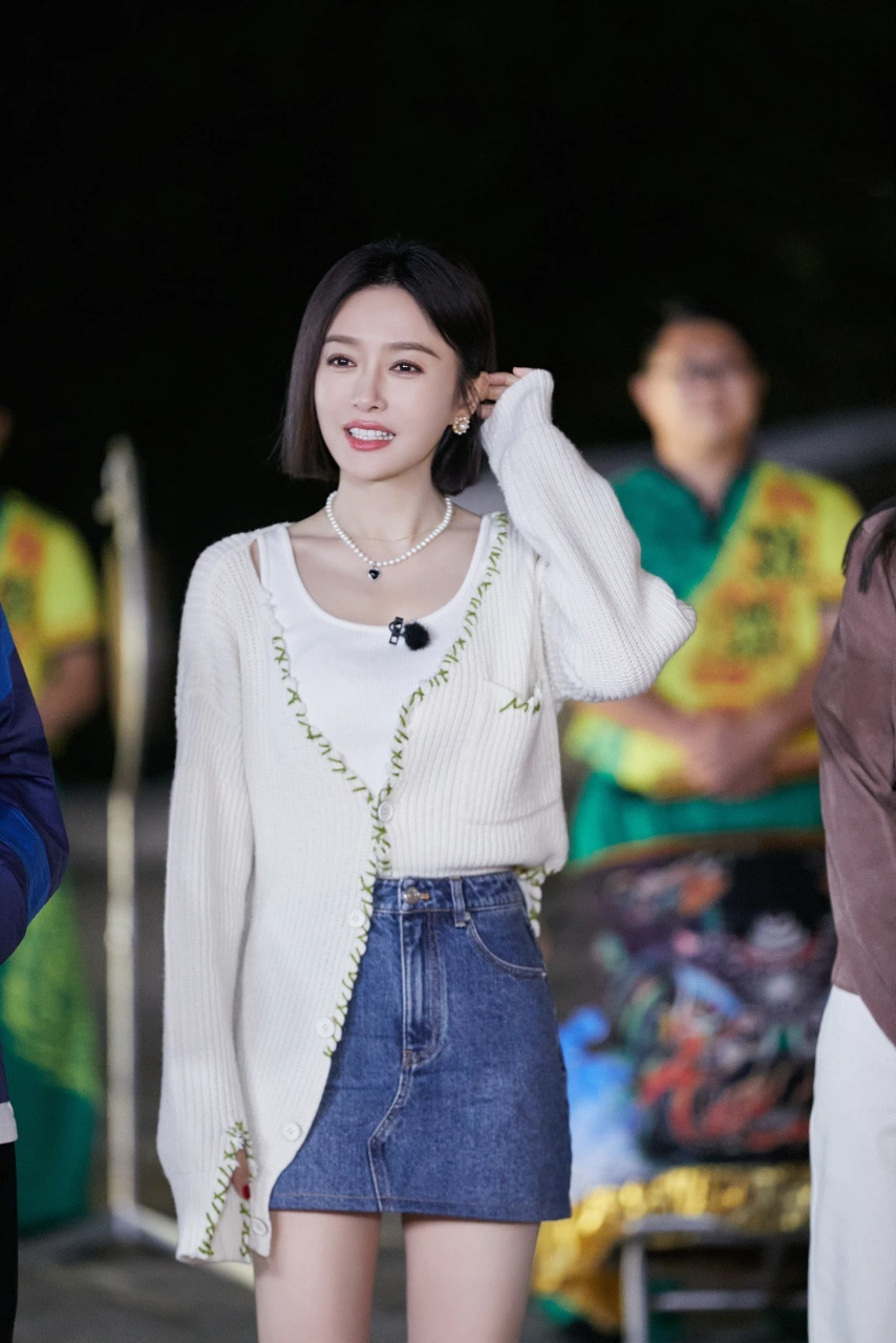 秦岚今日扫楼状态# 秦岚这一次的状态真的还是挺不错的呀,在今痰哪