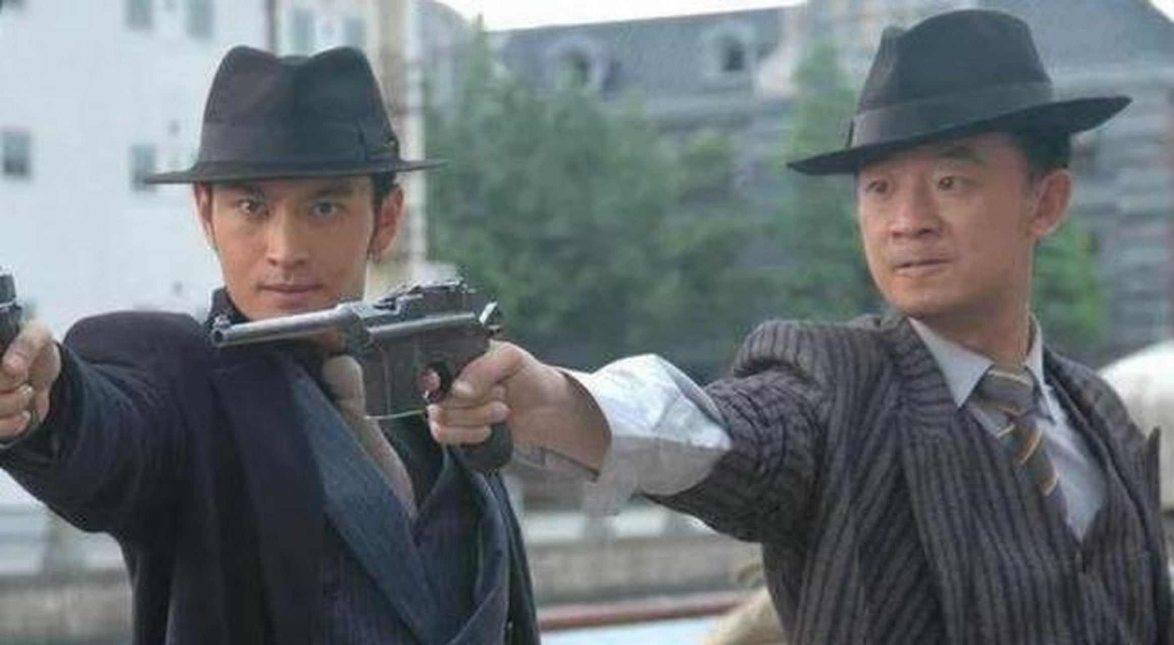 2005年,由高立执导的励志灾难电视剧《唐山绝恋》开始拍摄,李雪健饰演