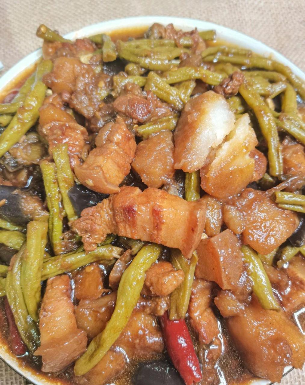 五花肉焖土豆茄子豆角!
