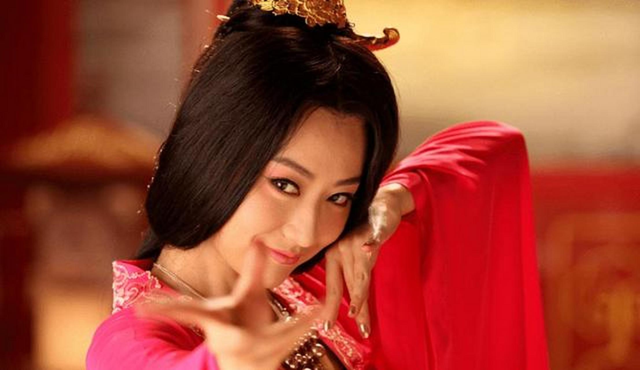 她软硬兼施,逼迫清河王元怿委身于自己.