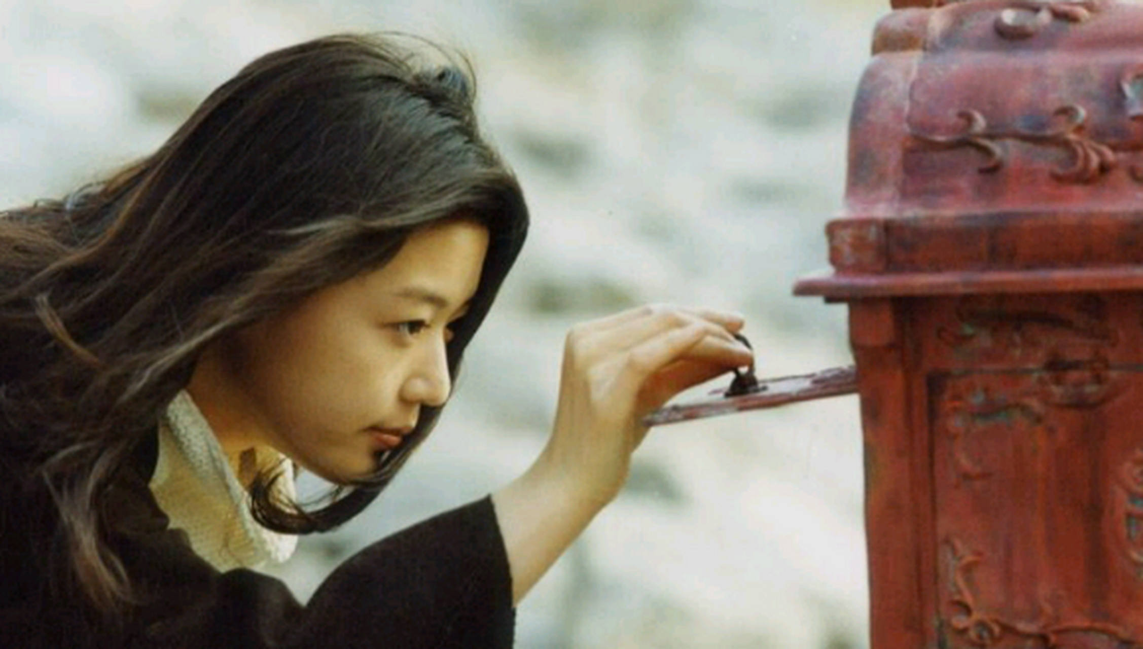 "我看到你挽着你老公,他还拎了一堆吃的,我喊了