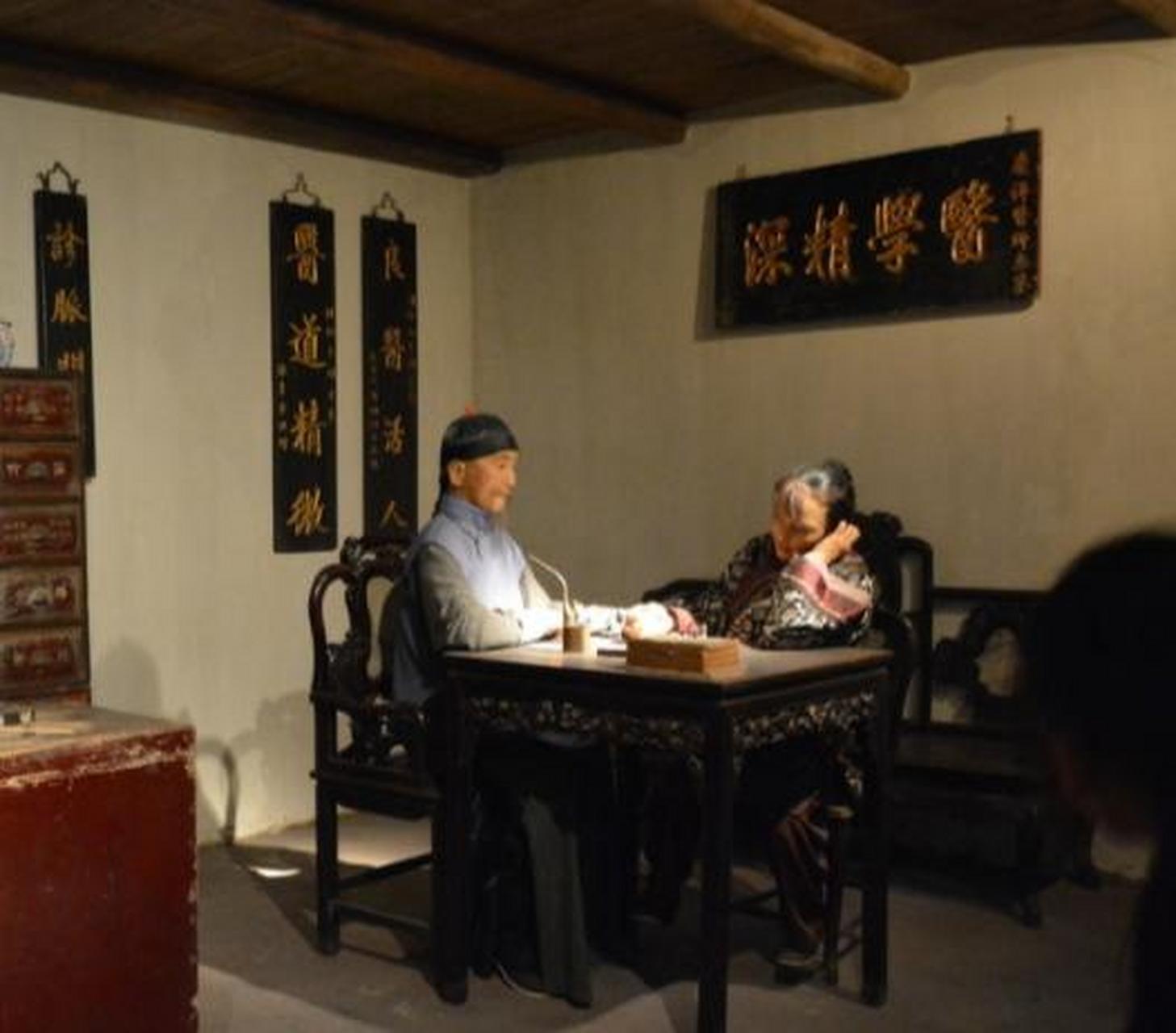 古代某地郎中有个老规矩,"初一,十五不问诊",违反规矩的郎中,轻则受点