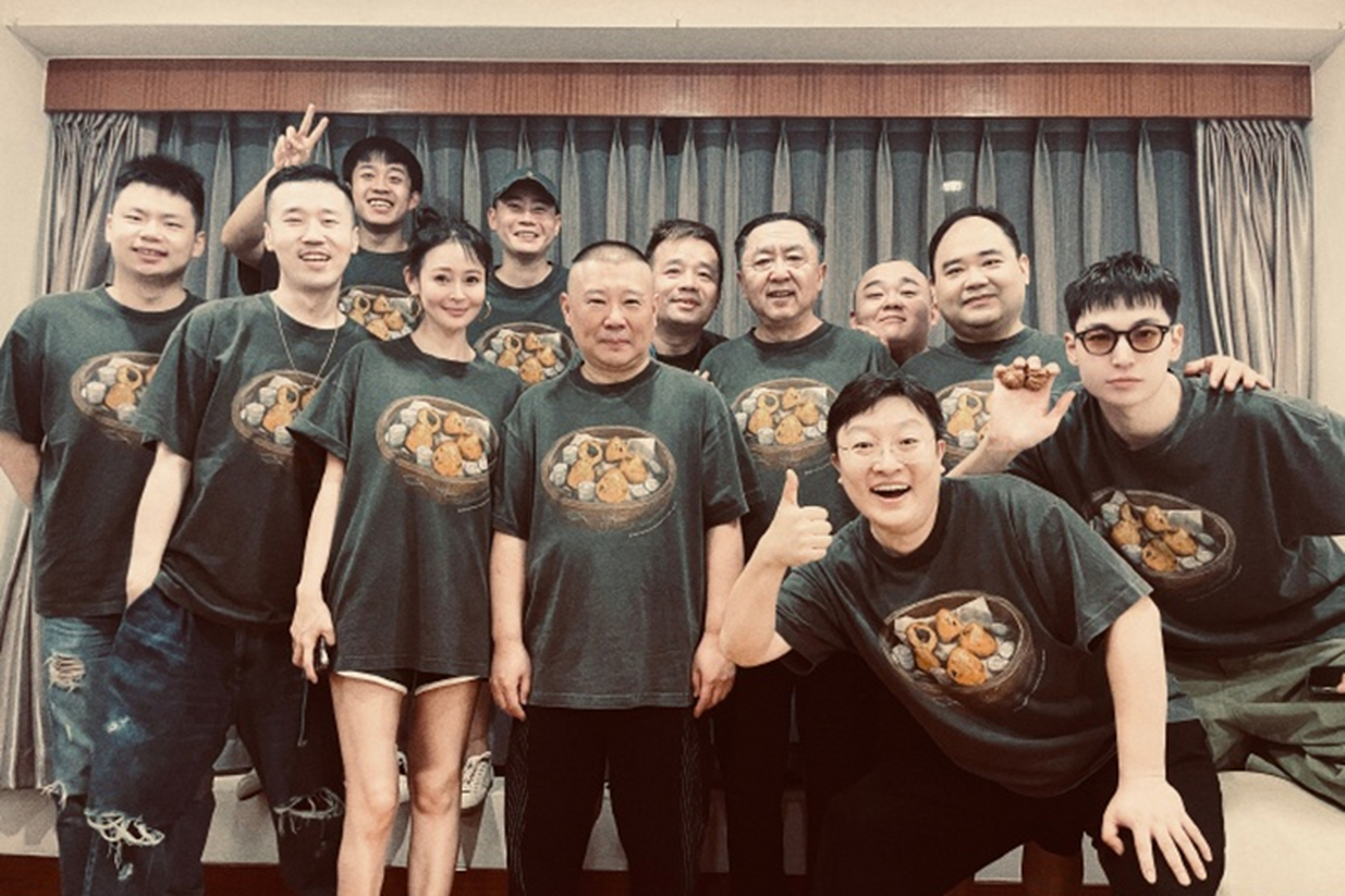 5月16日,德云社侯震,栾云平,杨鹤通,张九龄,王九龙等演员先后发文,晒