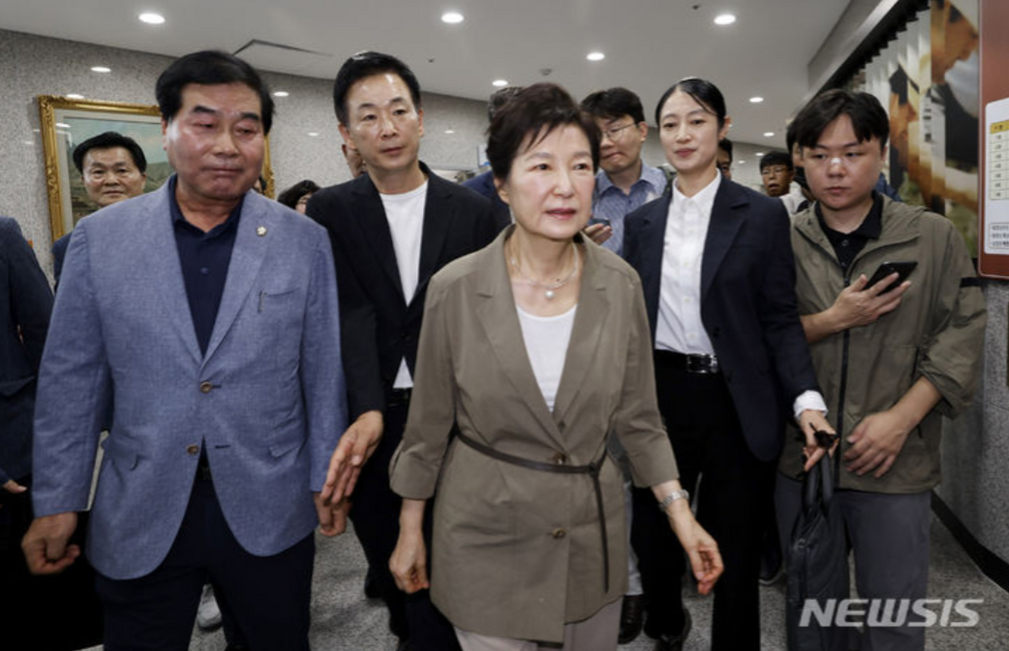 前女总统朴槿惠,越老越时髦啦!