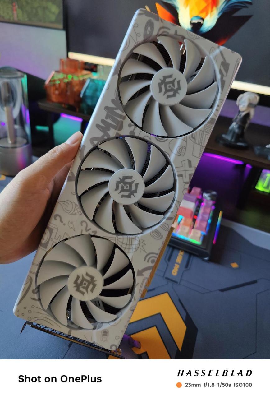 白色的4060ti,xdm我先衝了 索泰的白色系顯卡,隸屬於gaming產品線