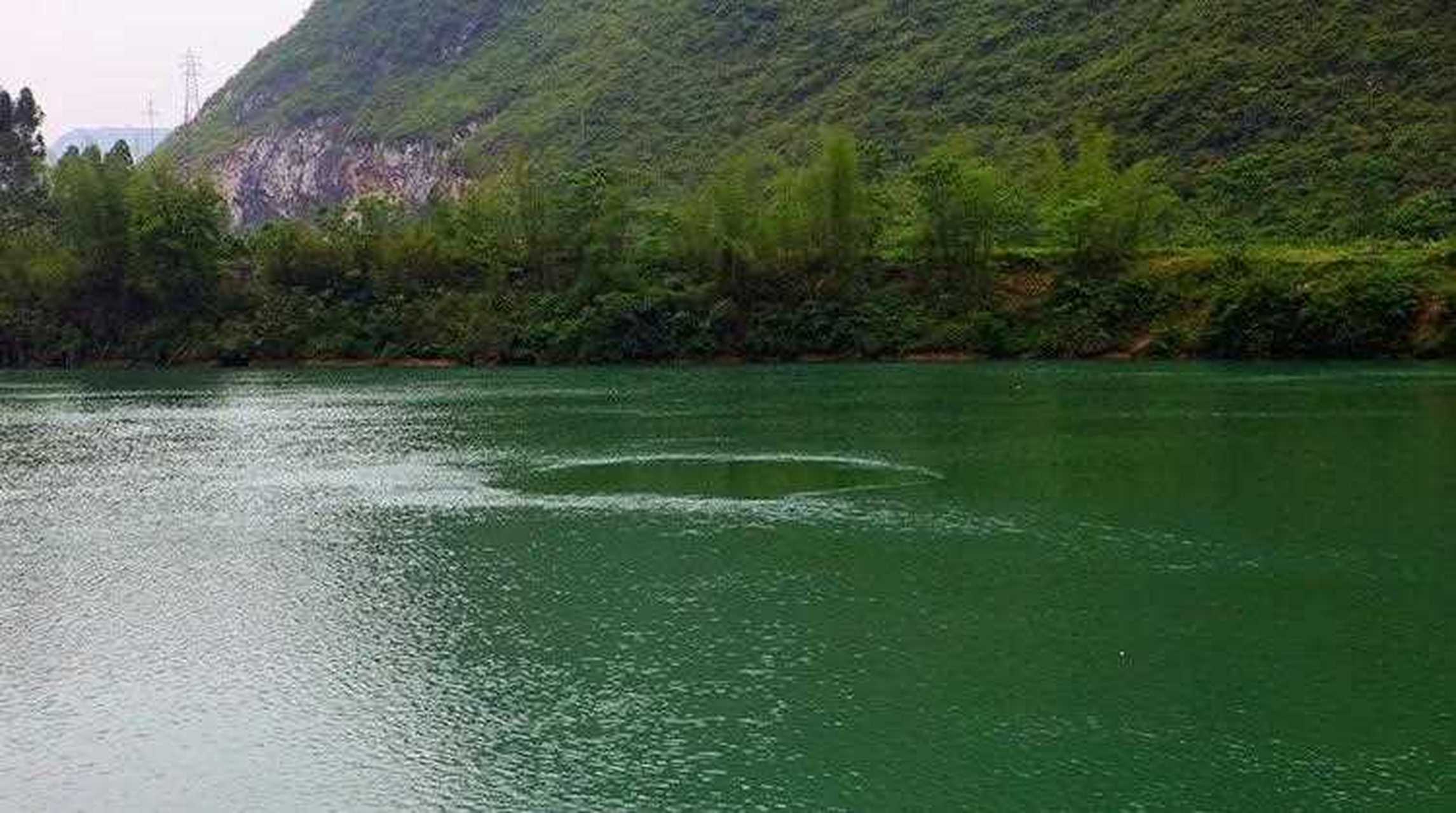 神秘湖位于广西忻城县遂意乡弄江村,原名沌湖.