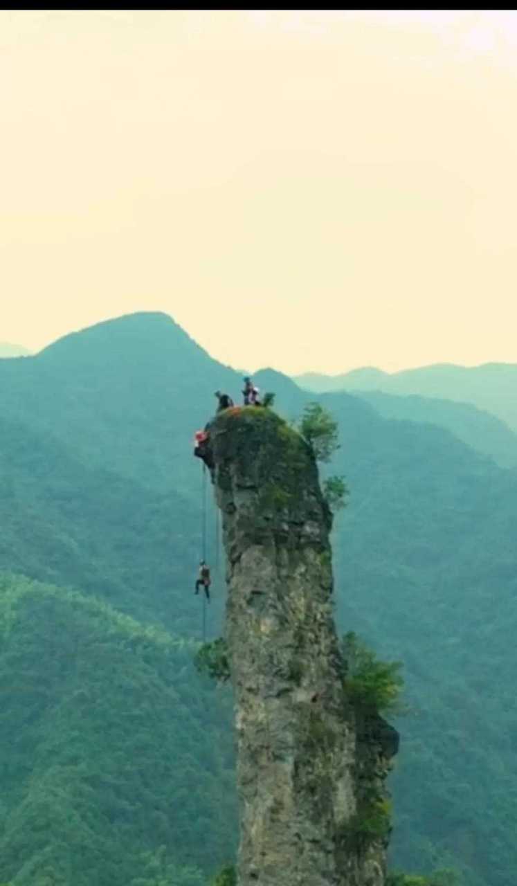 三男三女登三清山图片