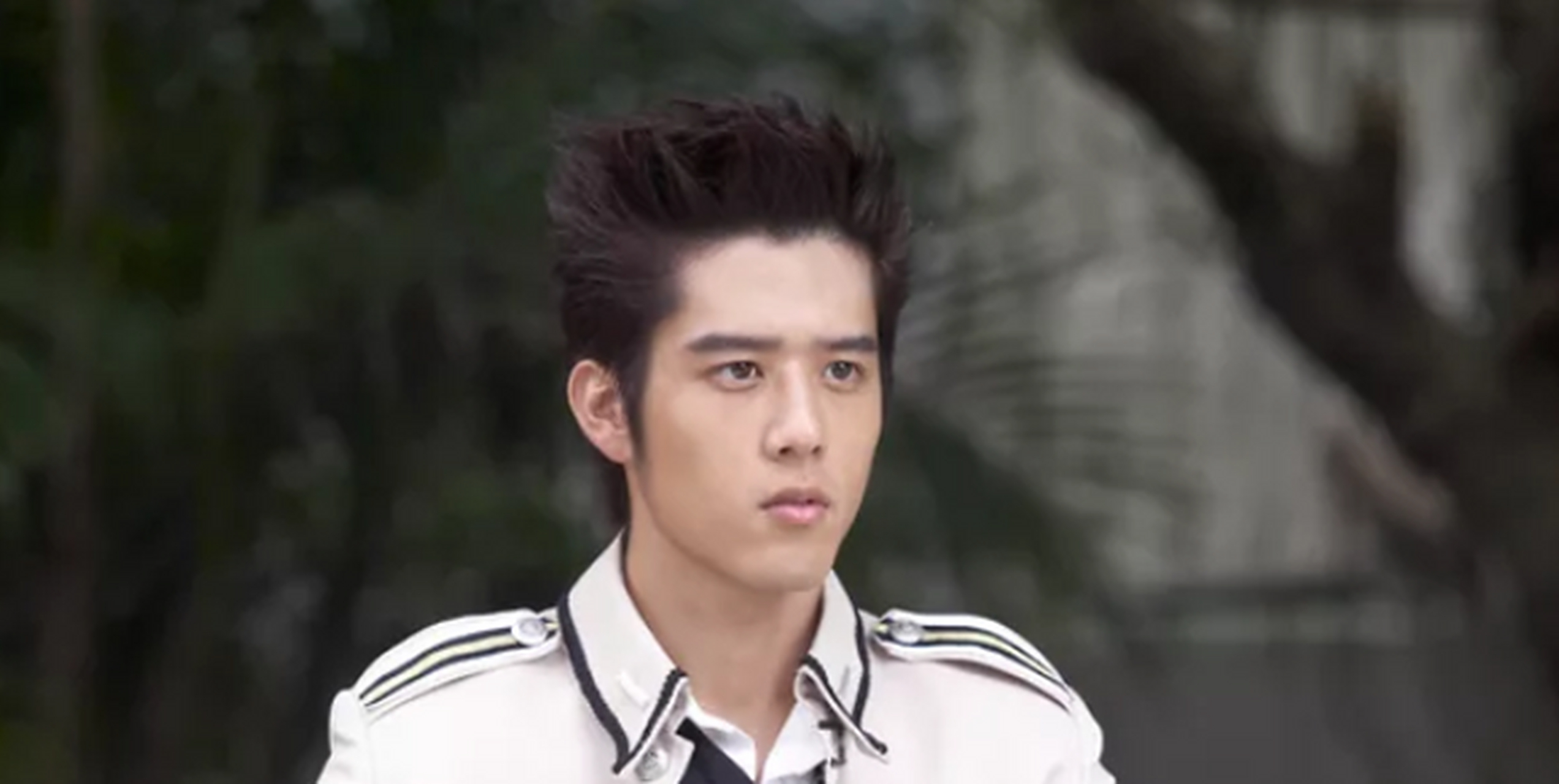 胡宇威曾出演《终极三国》《公主小妹》等偶像剧,此后还参与出演古装