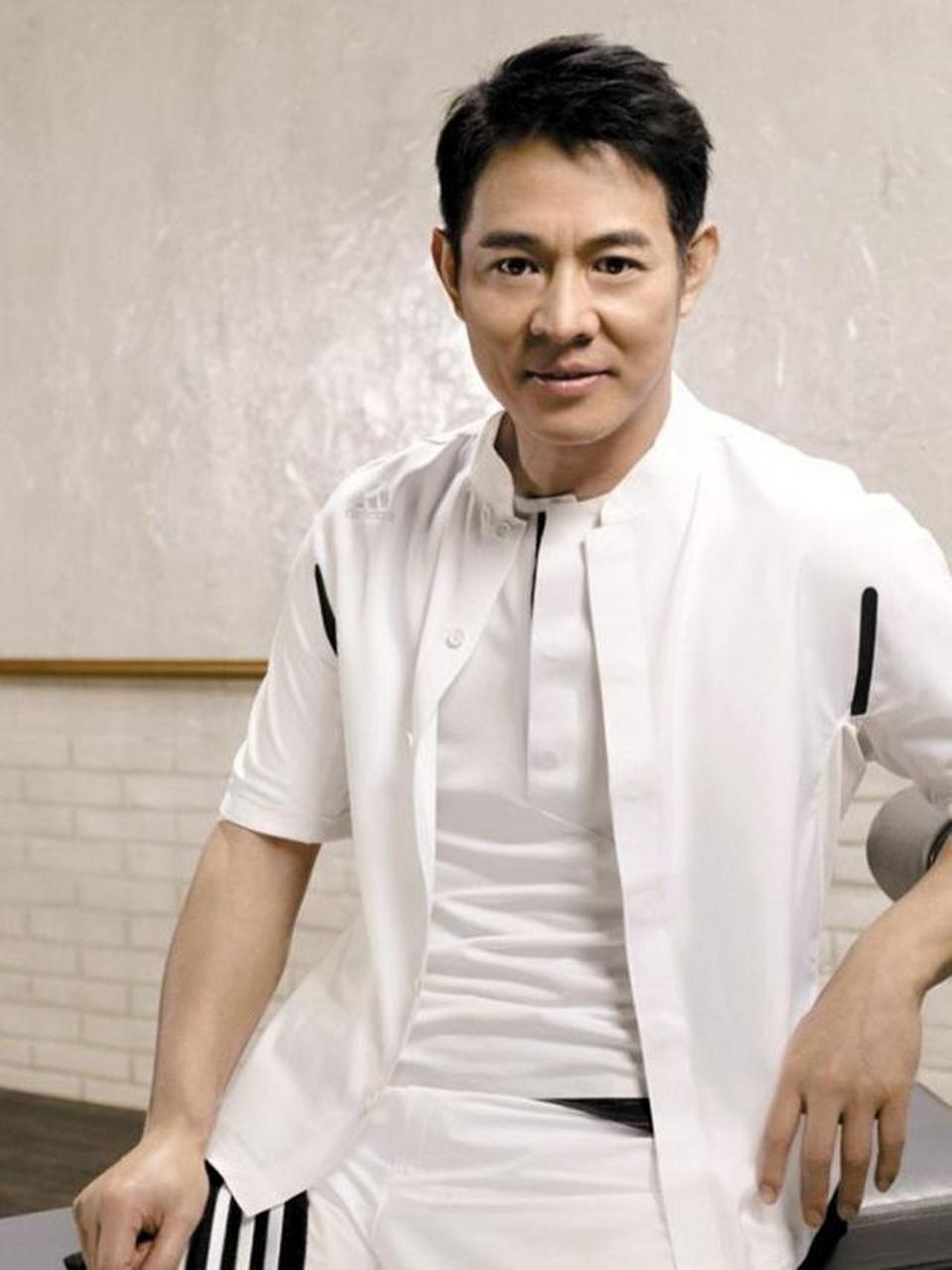 1983年的李连杰真是帅气又年轻,这张照片是当时在人民大会堂所拍摄.