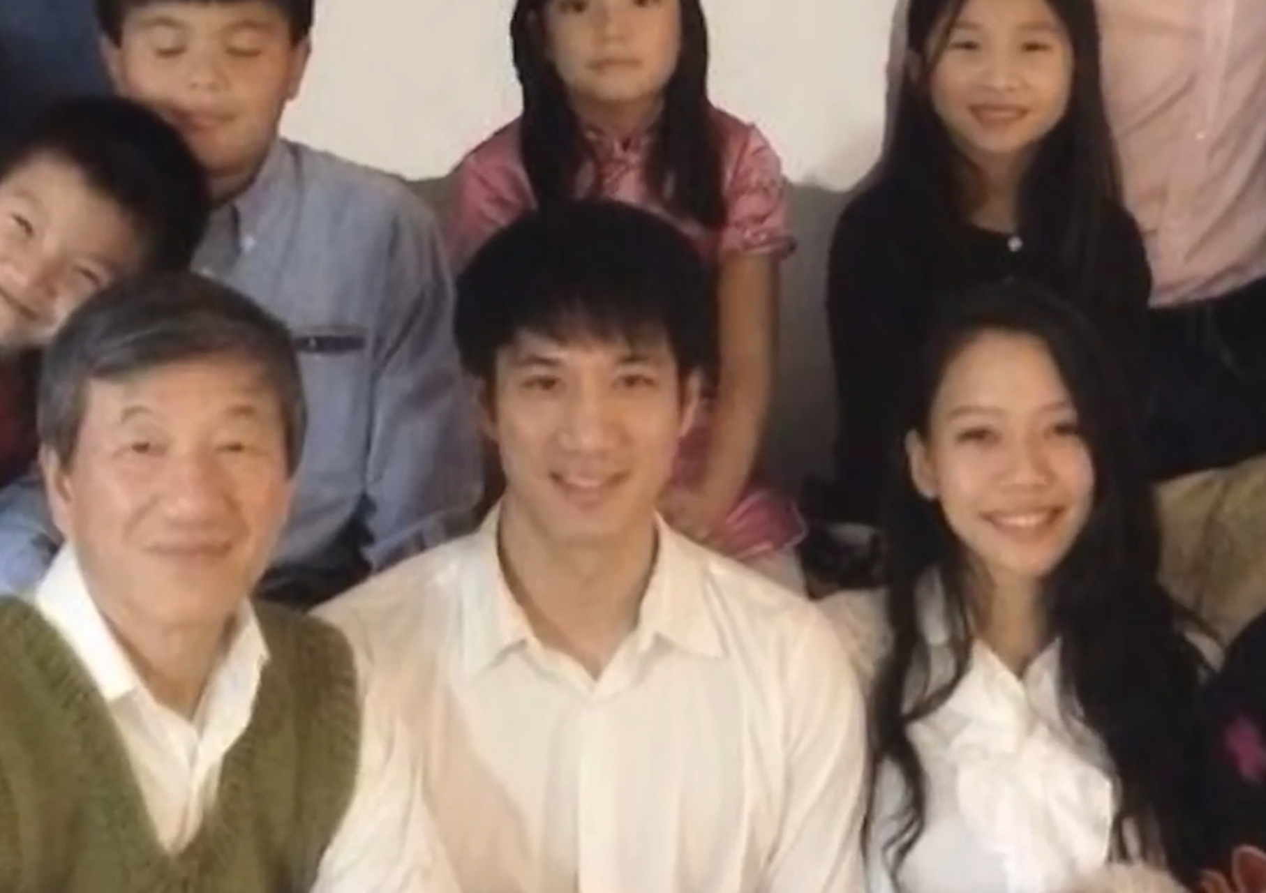 李靓蕾妈妈李瑶敏旧照曝光,与女儿长得真像 #每日娱乐播报# 李靓蕾的