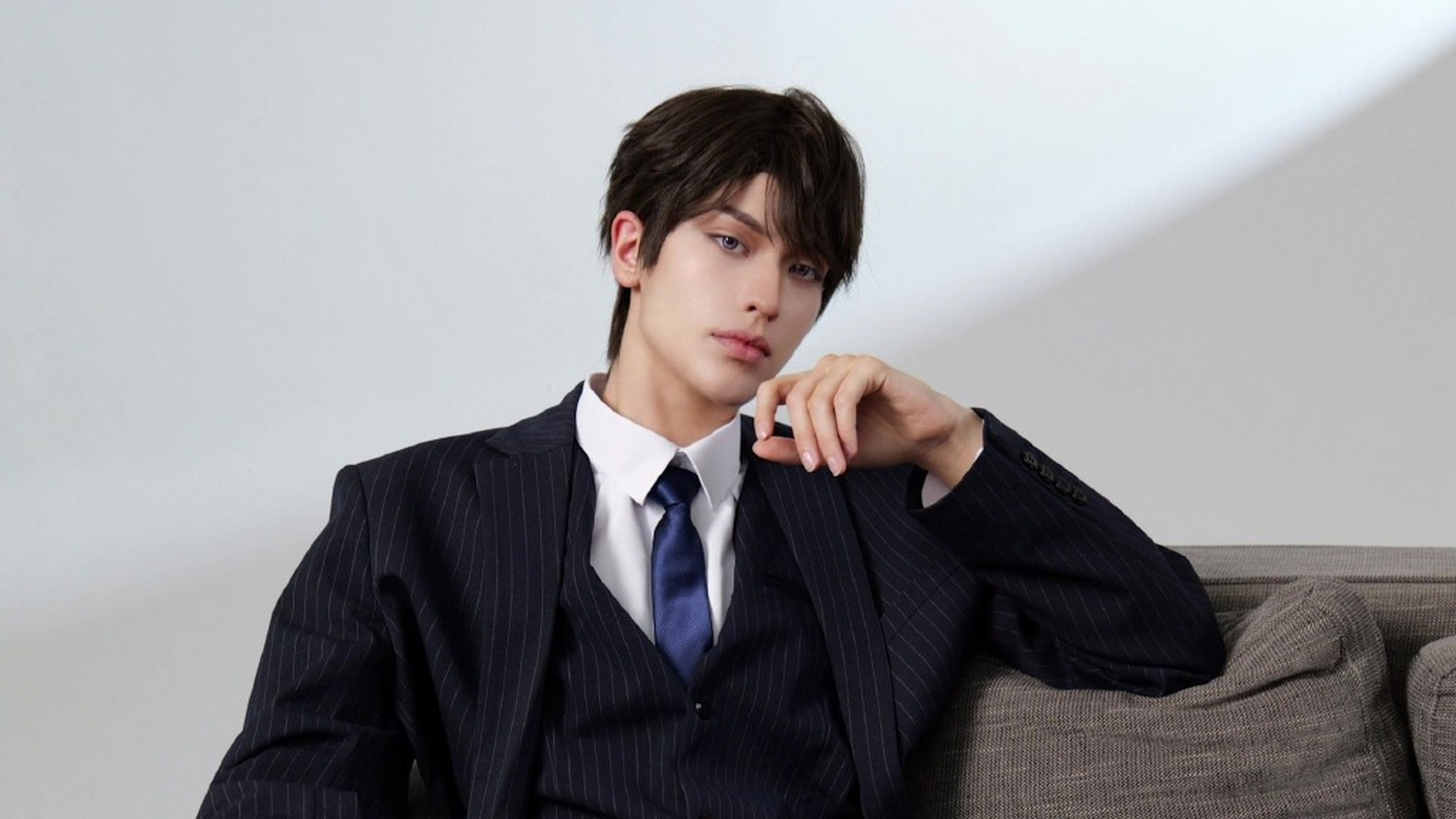 最帅的表配最帅的人[,这波卡琳娜的cos真的很贴李泽言!