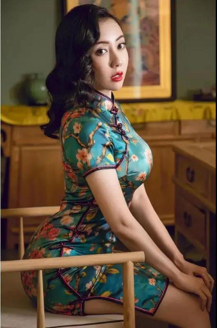 有天,贾平凹被复旦女大学生当场怼道:"您作品里除了一些不堪入耳的男