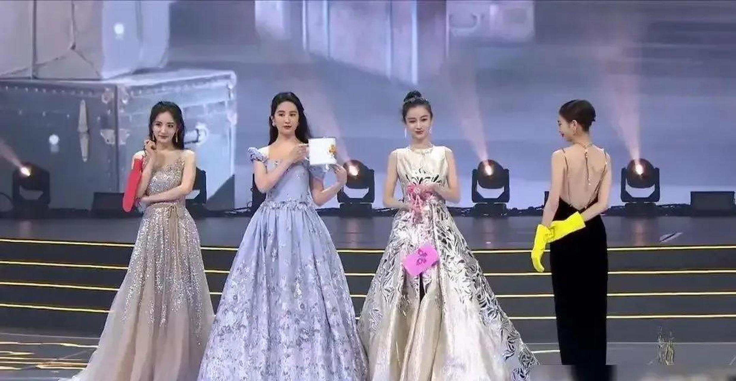 gif创作人# 众多当红女明星同台,一个比一个美,年龄不是问题,气质