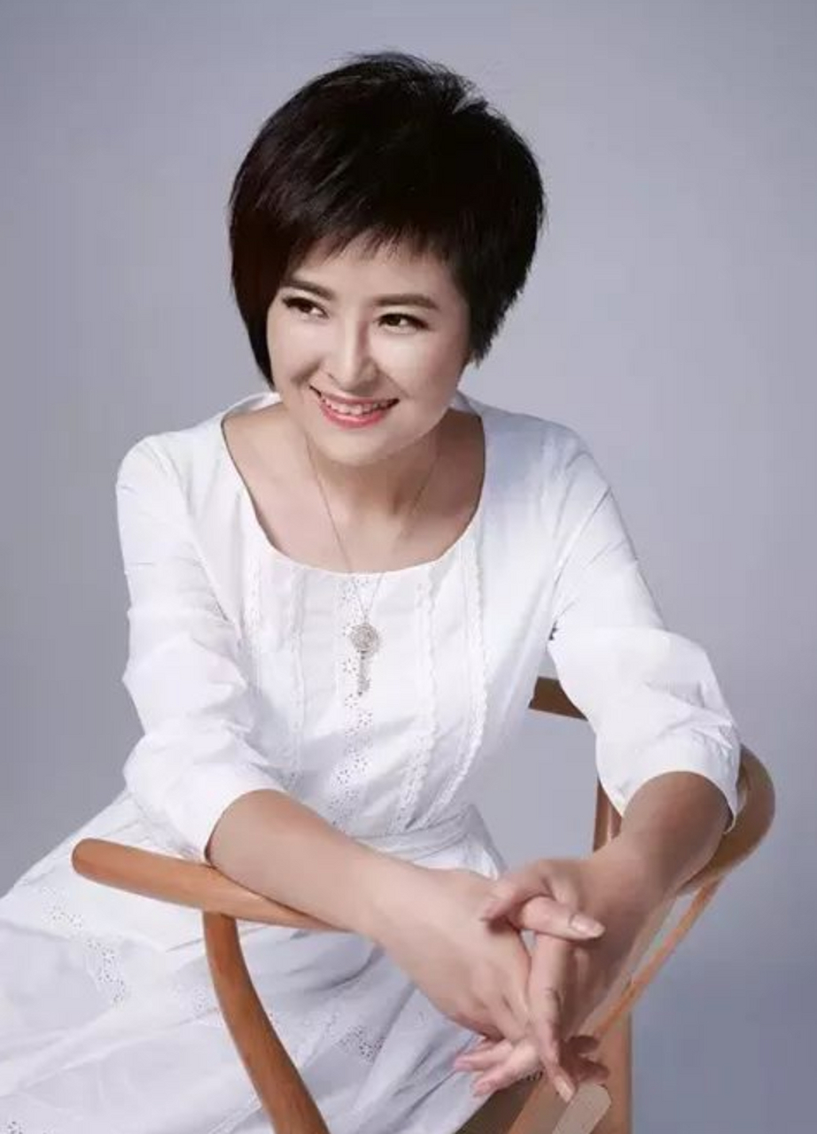 2015年,"央视名嘴"张泉灵因咳血查出疑似肺癌离开央