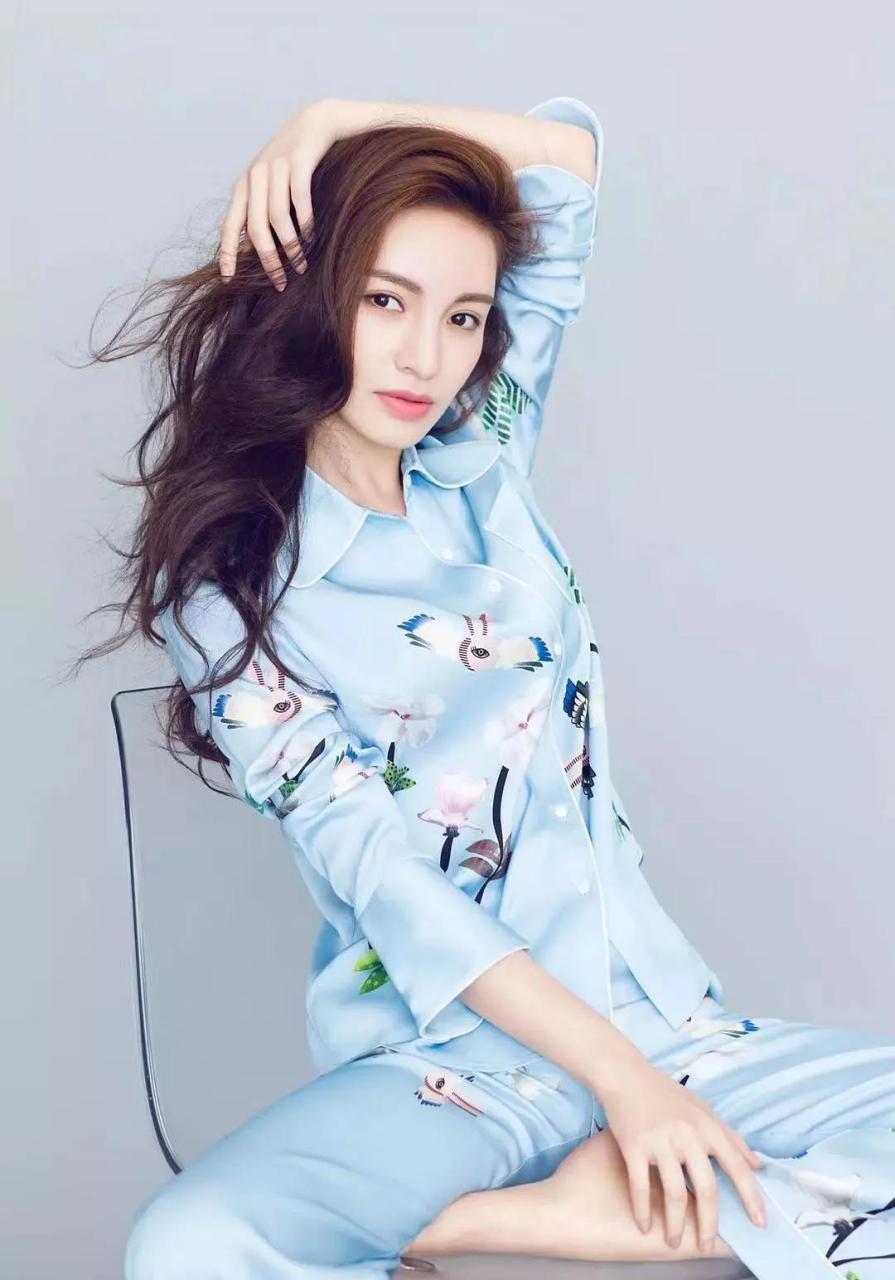 美女明星顾璇,长得很洋气,像不像混血儿?