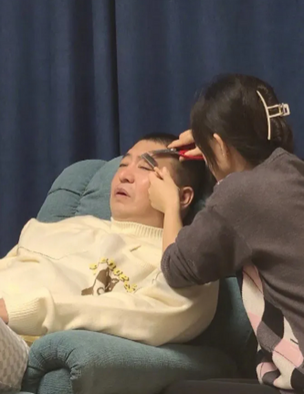 爸爸的眼睛里写满了绝望