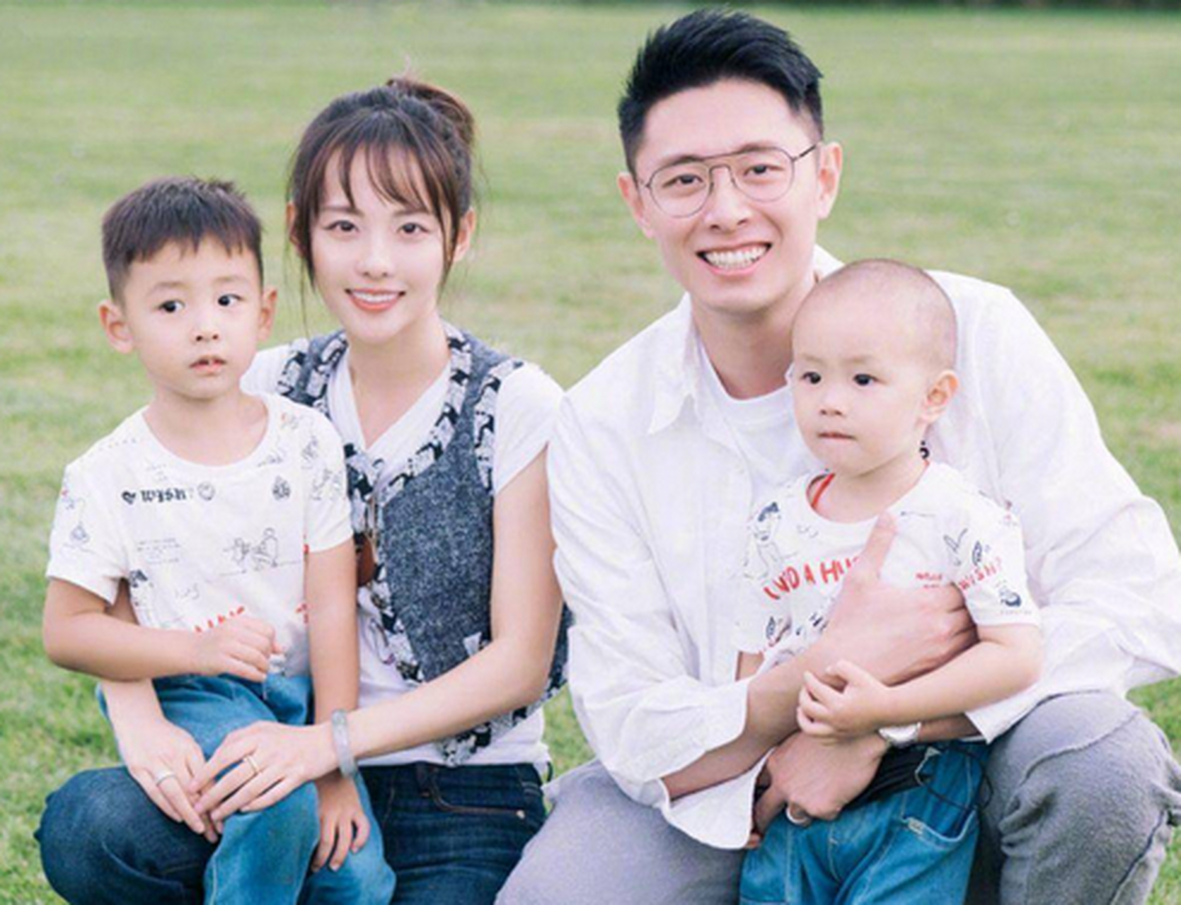 据知情人透露,买超当初在网上被曝出轨时,他跟张嘉倪在已经分居了半年