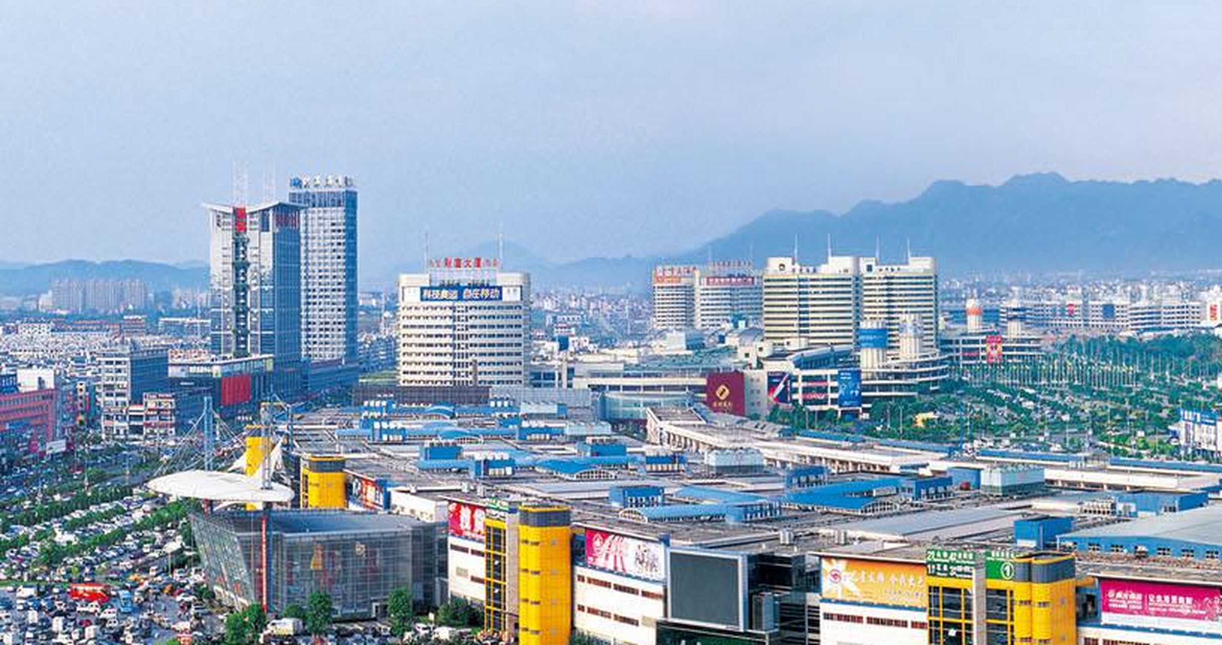 玉环市位于台州湾南岸,三面环海,东北部与温岭市相接壤.