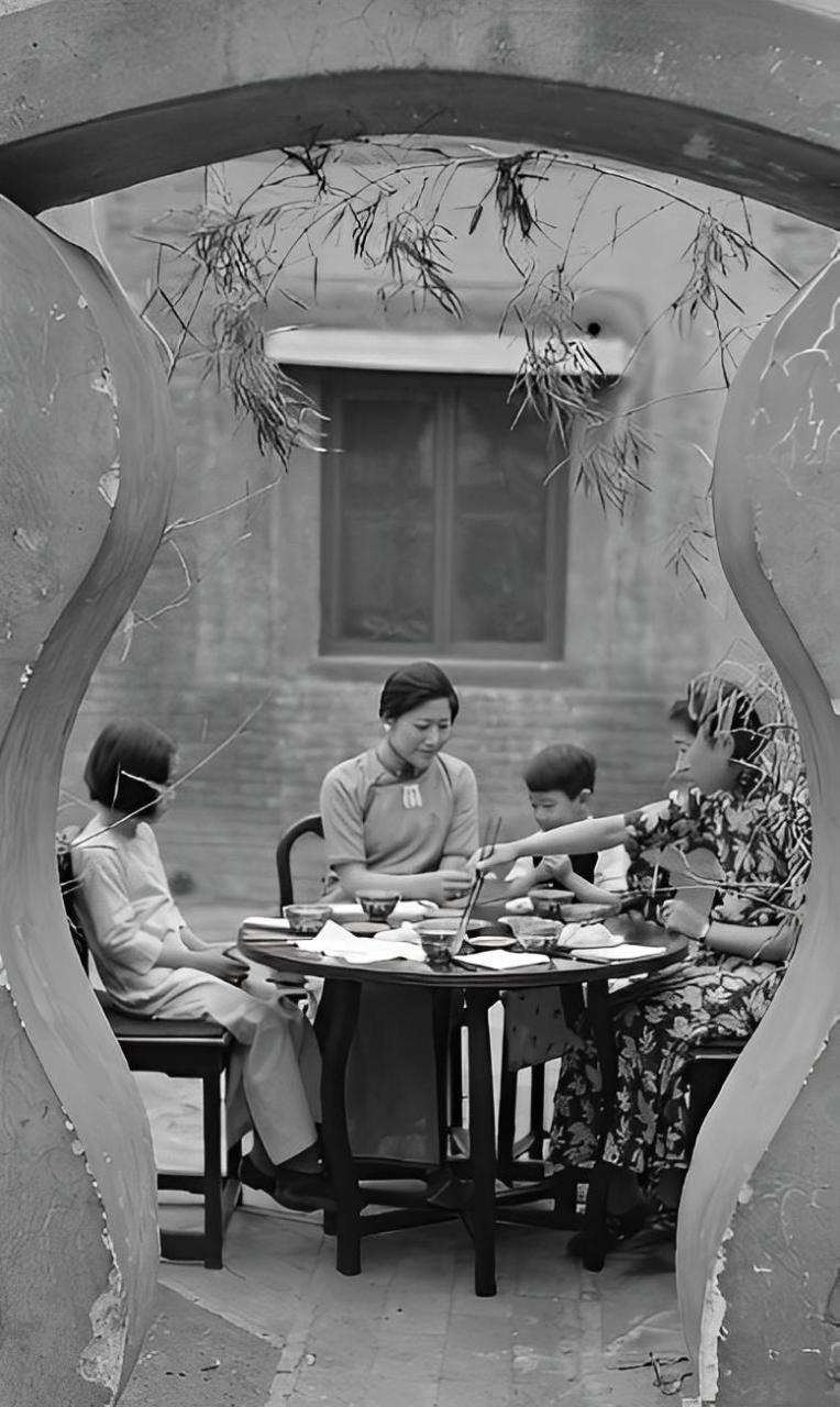 民国的富人式家庭生活是精致而美妙的!看看这张张民国的富家照片.