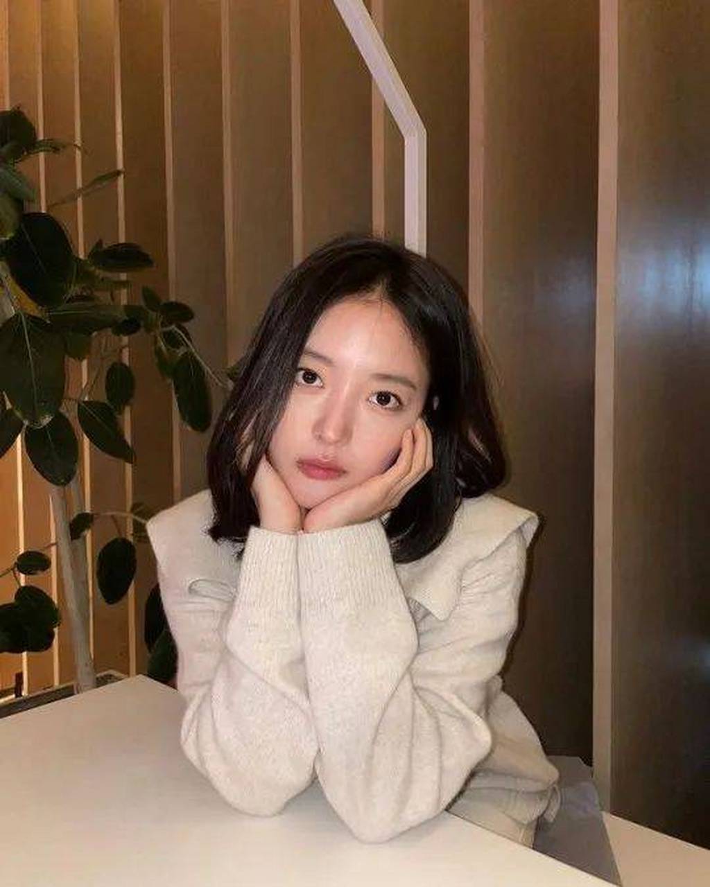 原创            韩国女星李世英杂志写真超靓!肤白貌美太明艳美丽