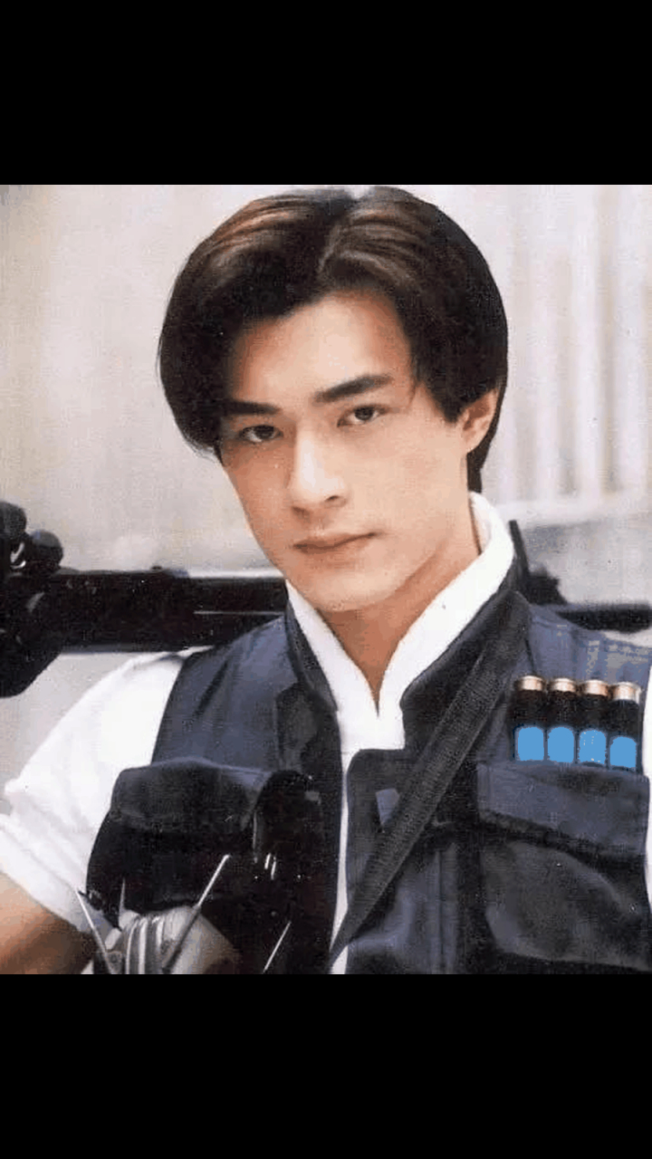 有一次,周慧敏去tvb录节目时,对坐在一旁沉默不语的古天乐说:"靓仔,能