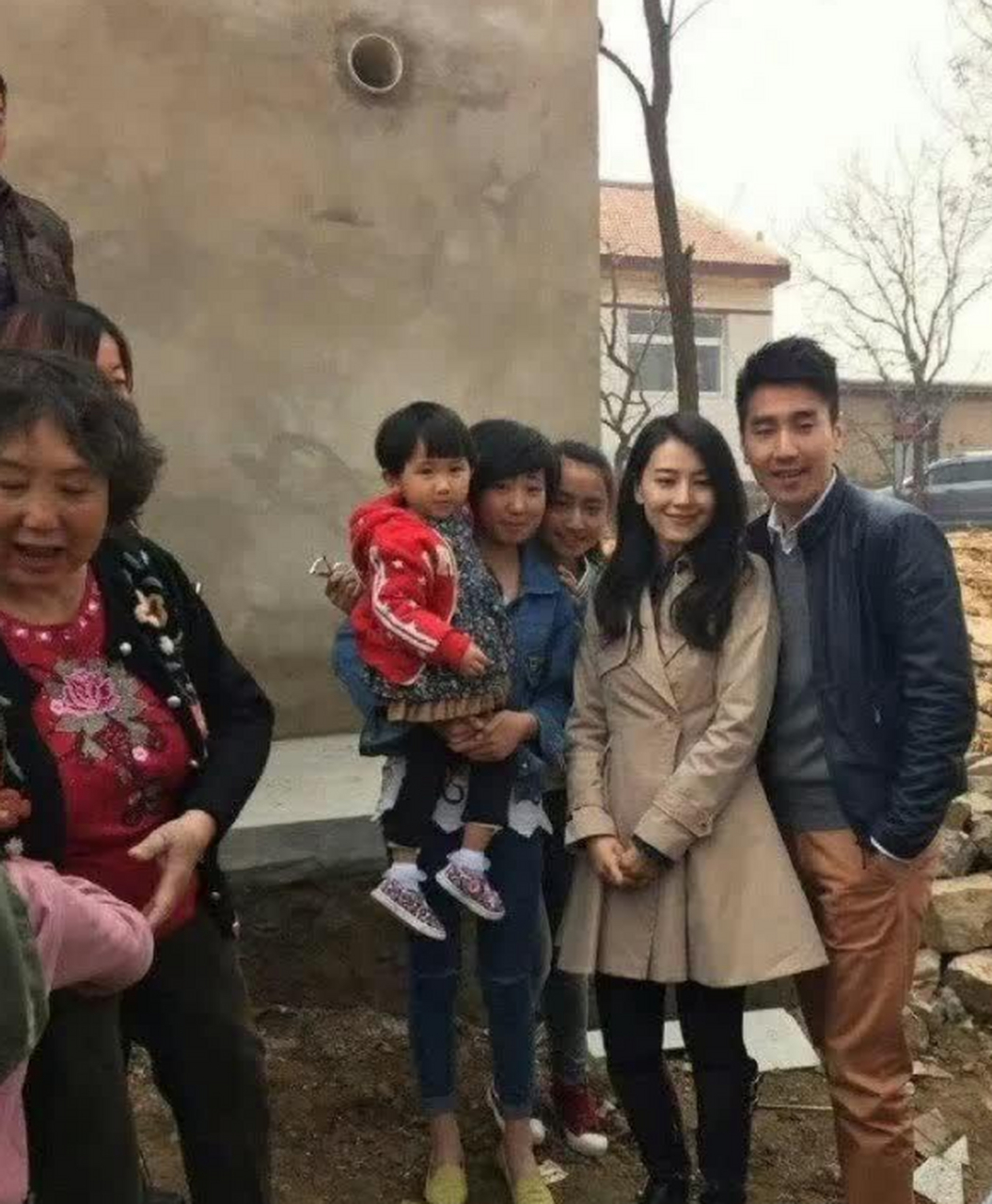 高圆圆带着赵又廷回老家探亲 [微笑]谁羡慕啦嘿嘿