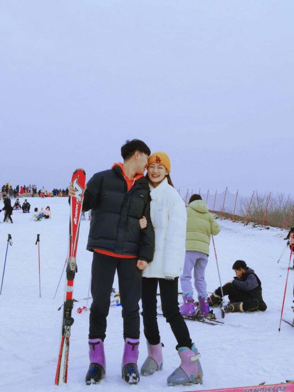 坐标:安阳天之瑶滑雪场 滑雪场不大,只有一个初级坡道,[暗中观察] 有