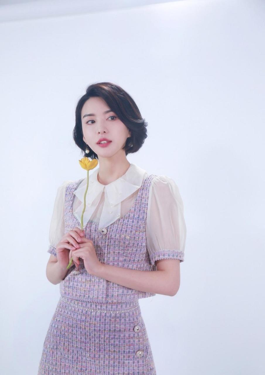 美女主持人胡文君,外形靓丽,气质优雅,而且还是一位瑜伽达人