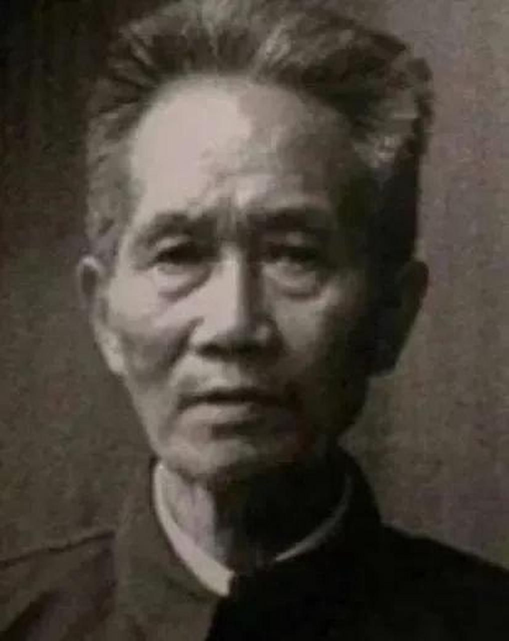 孔权,湖南浏阳人,他出生于1911年.他出身贫苦,不到20岁就参加了红军.