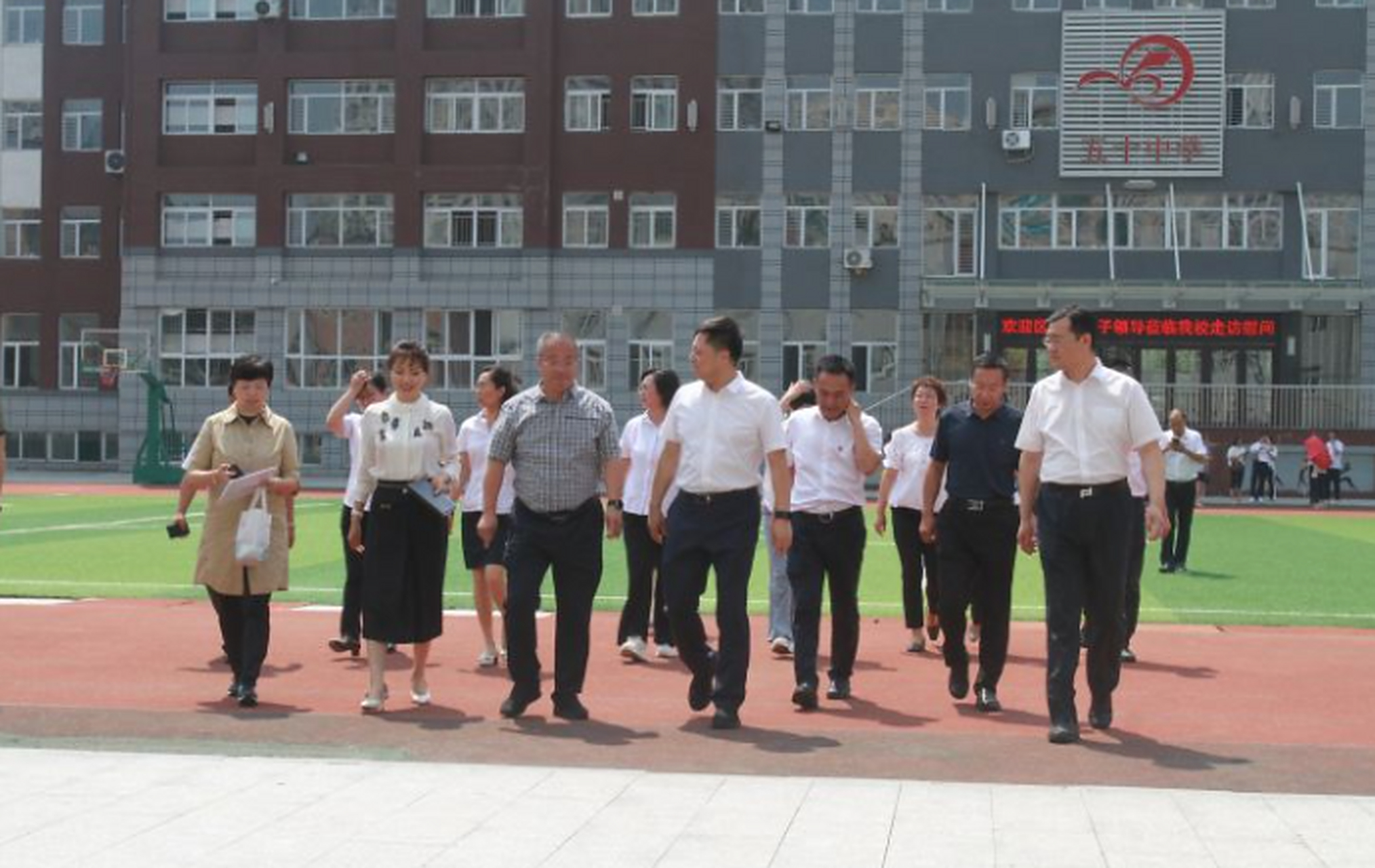 新抚区四家班子及胜利经济开发区主要领导到区属中学,区教师进修学校