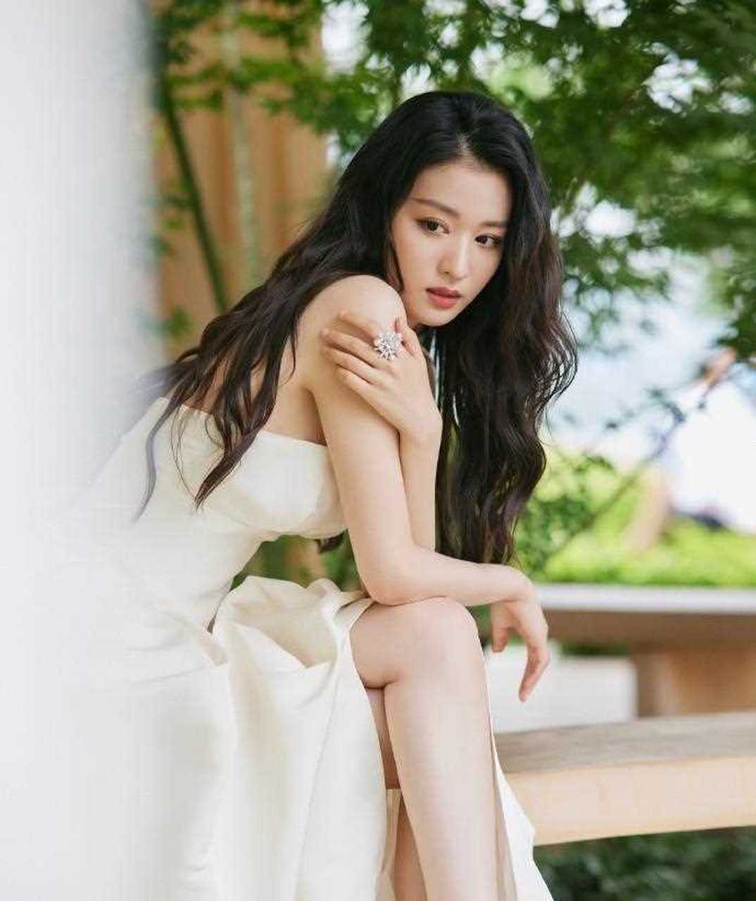 王楚然光美脚丫美照欣赏