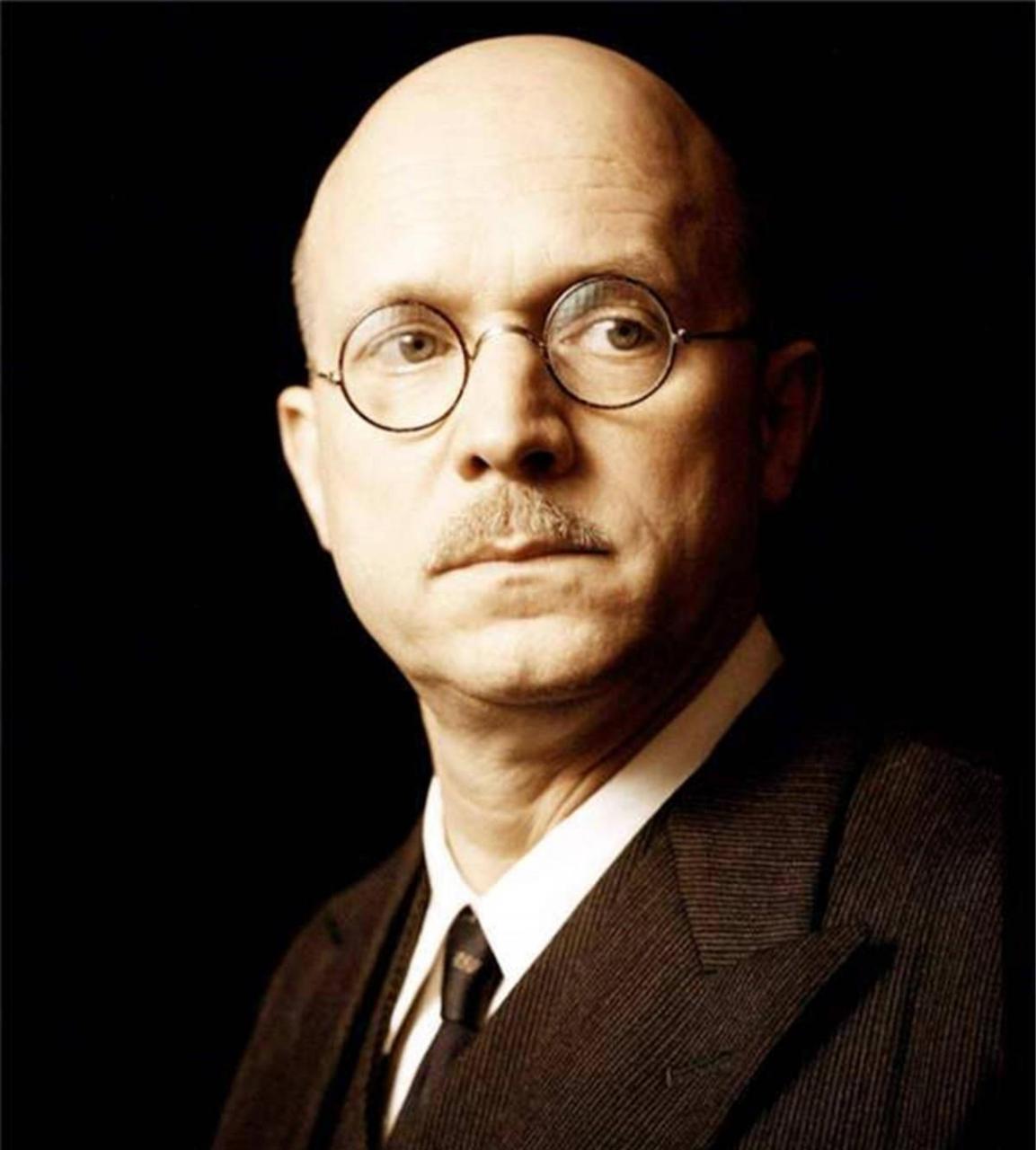 [浮云]1948年,德国一位63岁的流浪汉,突然收到了