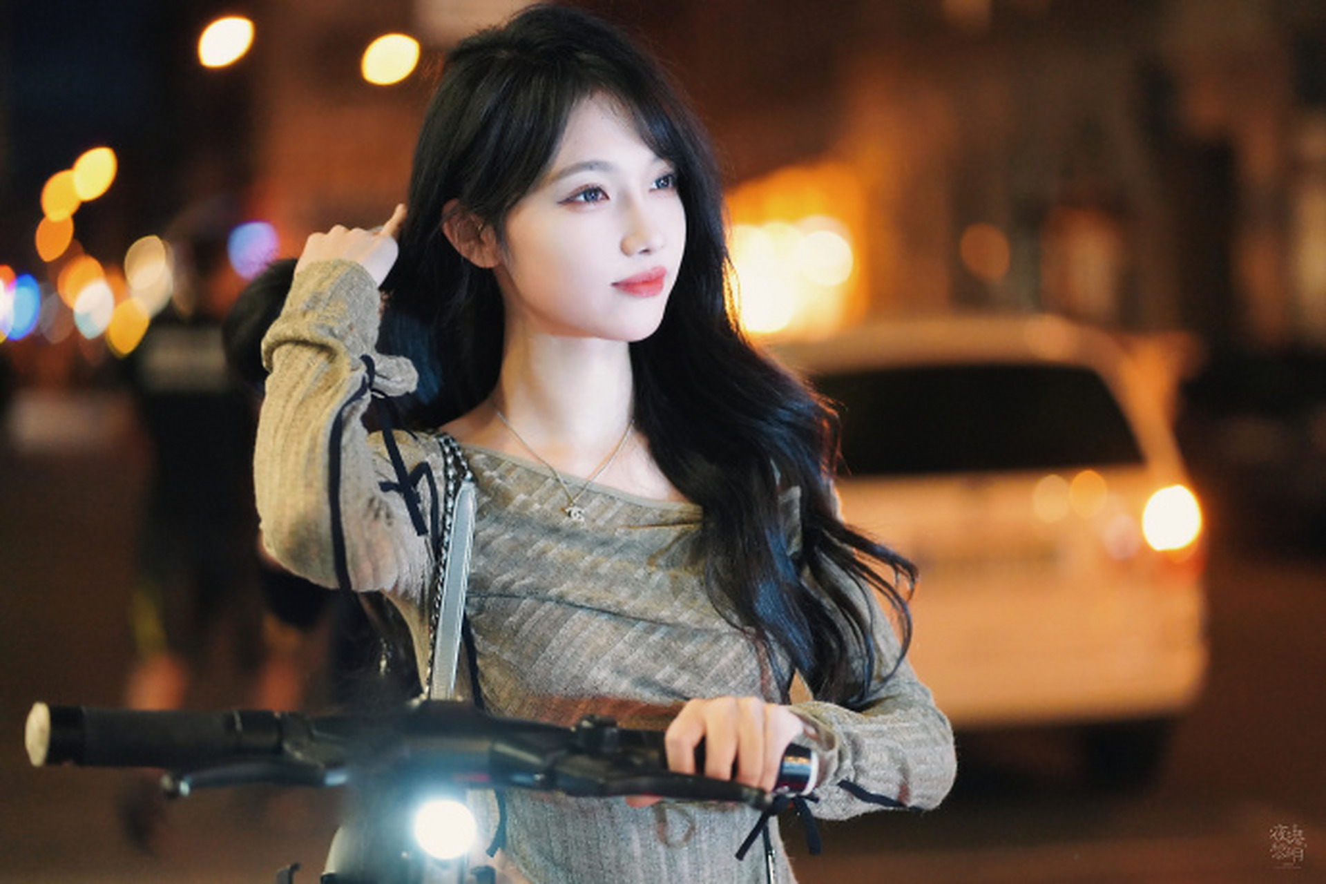 星闻#  宋昕冉常服街头随拍~ 好脸蛋,好身材,回头率满满啊!