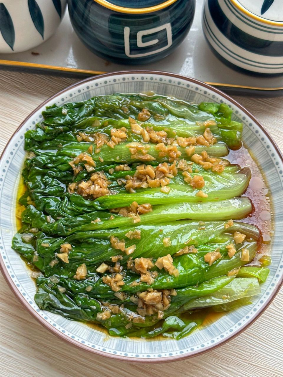 蒜蓉蚝油生菜  蒜蓉蚝油生菜!简单又好吃! 五分钟快手下饭菜!