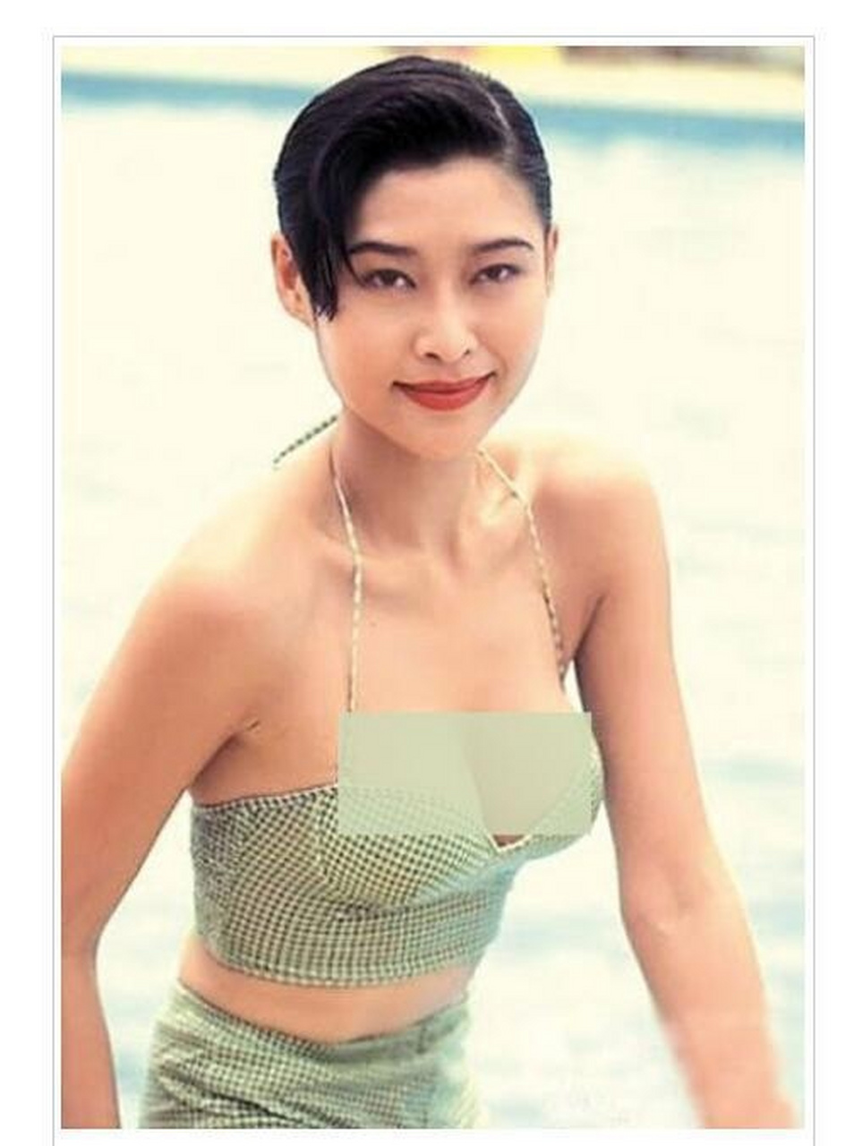 香港"三级片女神"叶玉卿拥有魔鬼身材,当年演出《情不自禁》