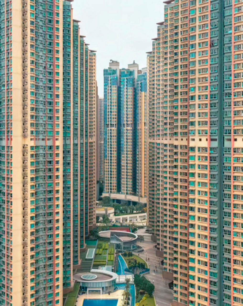 香港的有些楼盘,真的是很有窒息感啊.