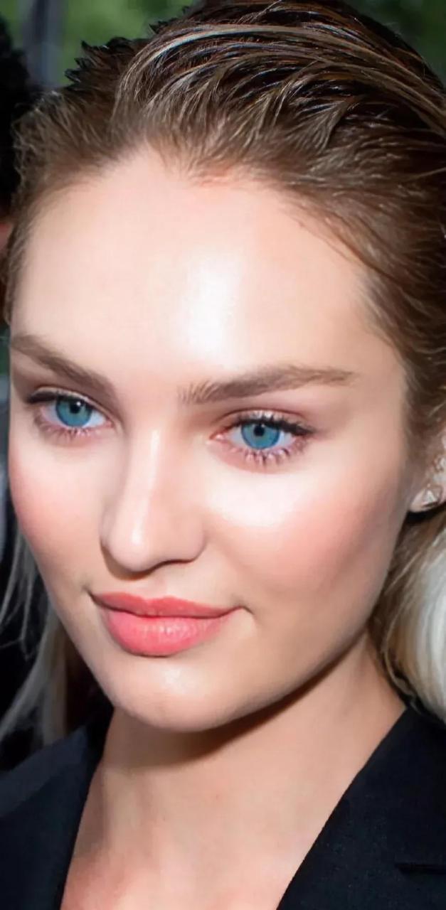 维密天使国际超模坎蒂丝斯瓦内普尔太美了