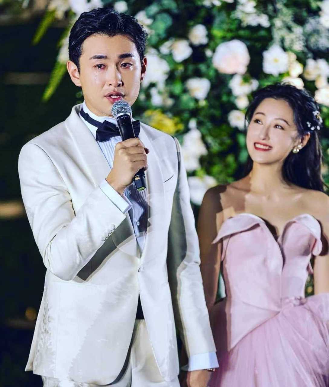 画面温馨又感人 艾佳妮的婚纱造型好漂亮,图一的王彦霖流着泪发言,真