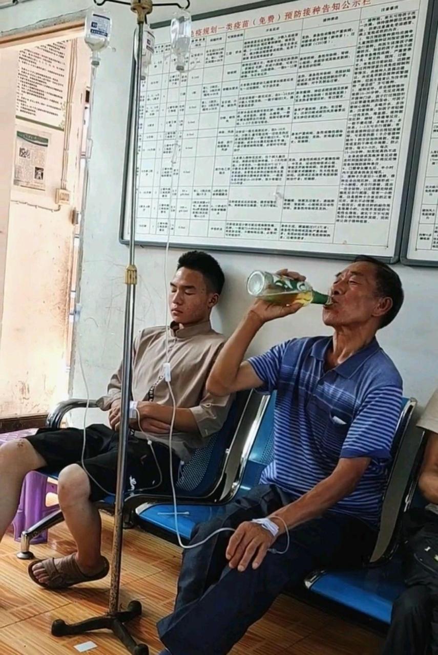 边输液边喝酒应该好得快一点吧