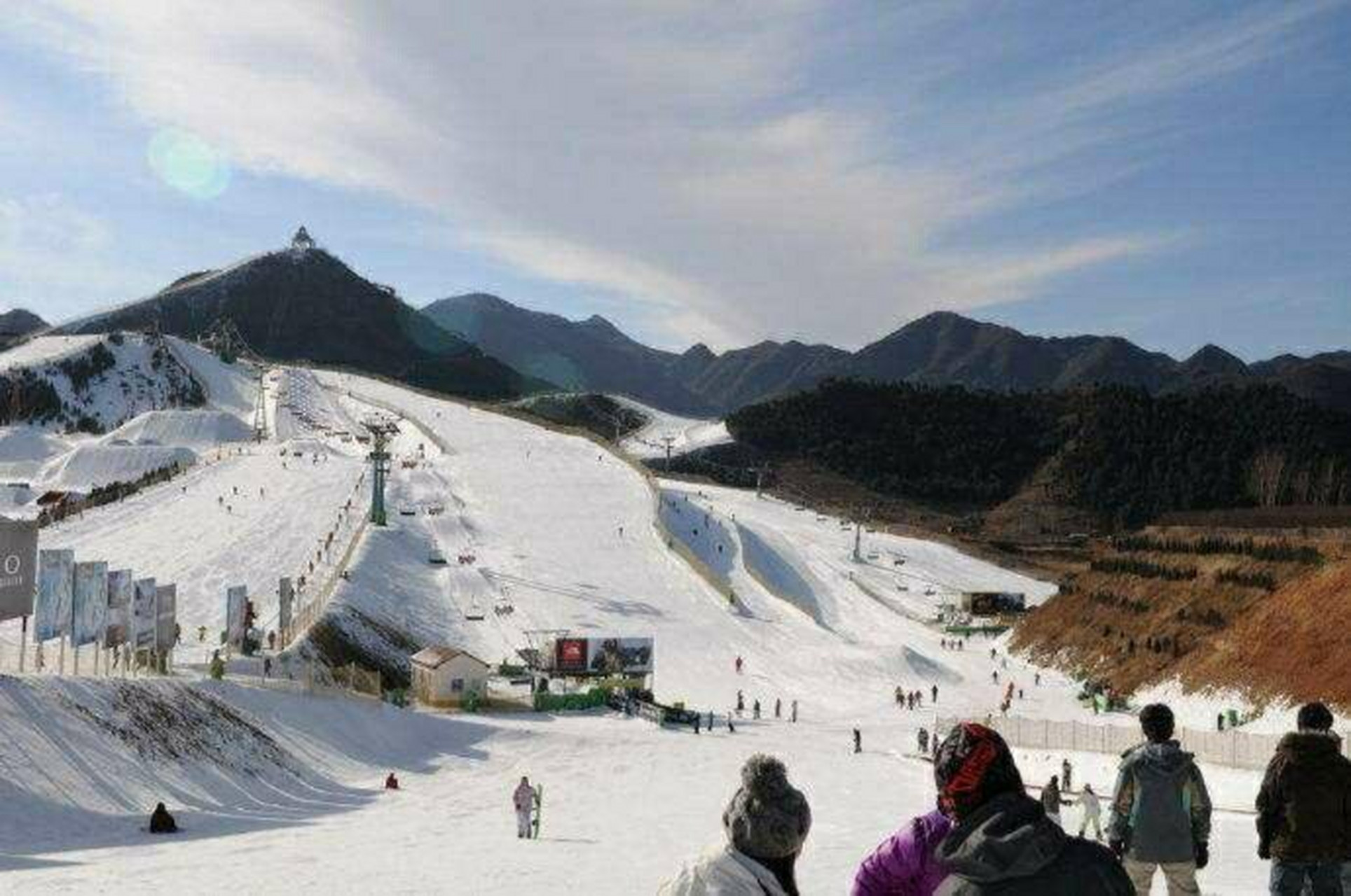 南山滑雪场[锦旗 大名鼎鼎的北京南山滑雪度假村位于北京近郊密云区