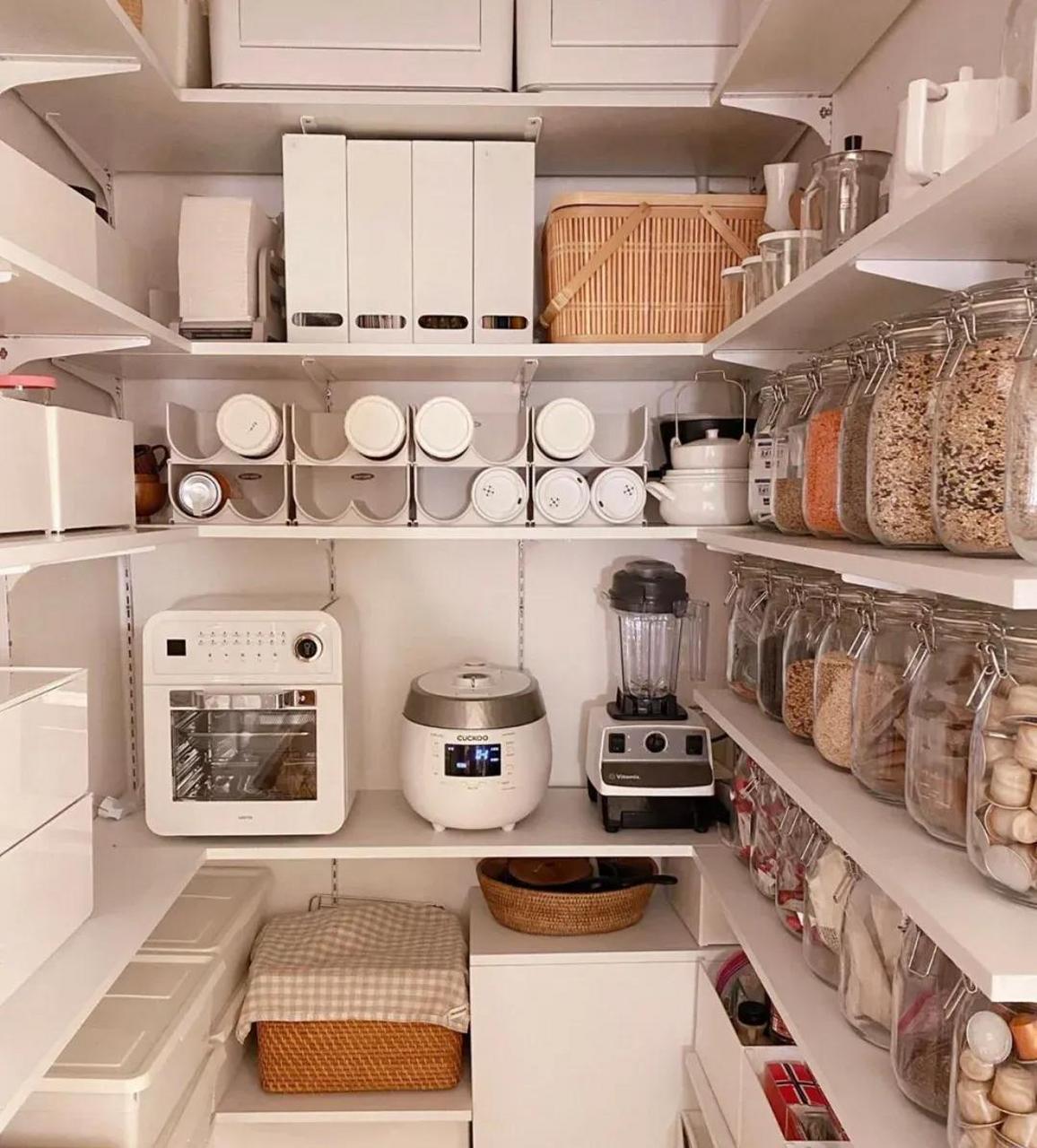 这才是普通人的储物间收纳吧 是那种尽力想整齐但是还是乱糟糟的样子