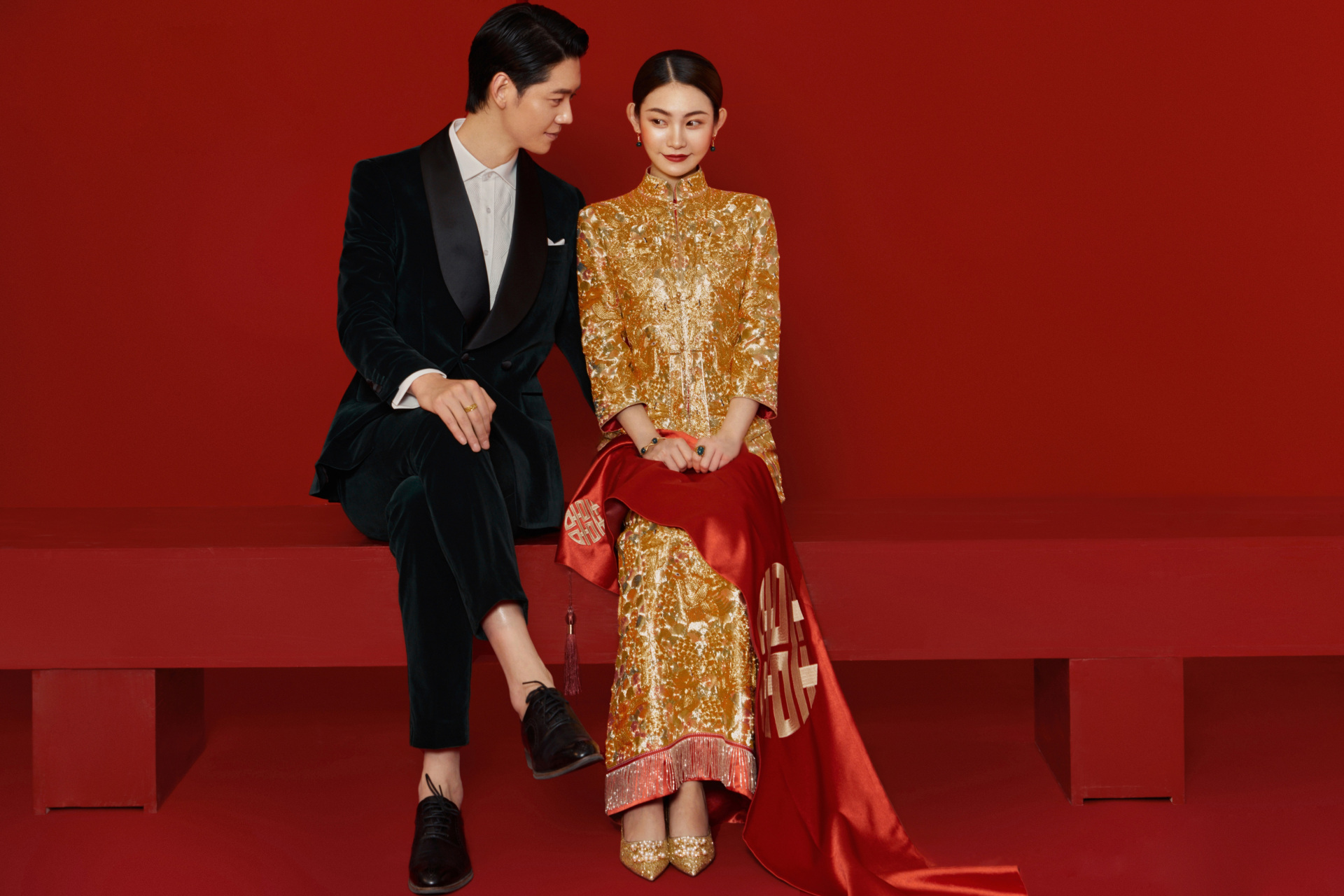 红底金线龙凤褂秀禾 一针一线织进美好寓意#婚纱照